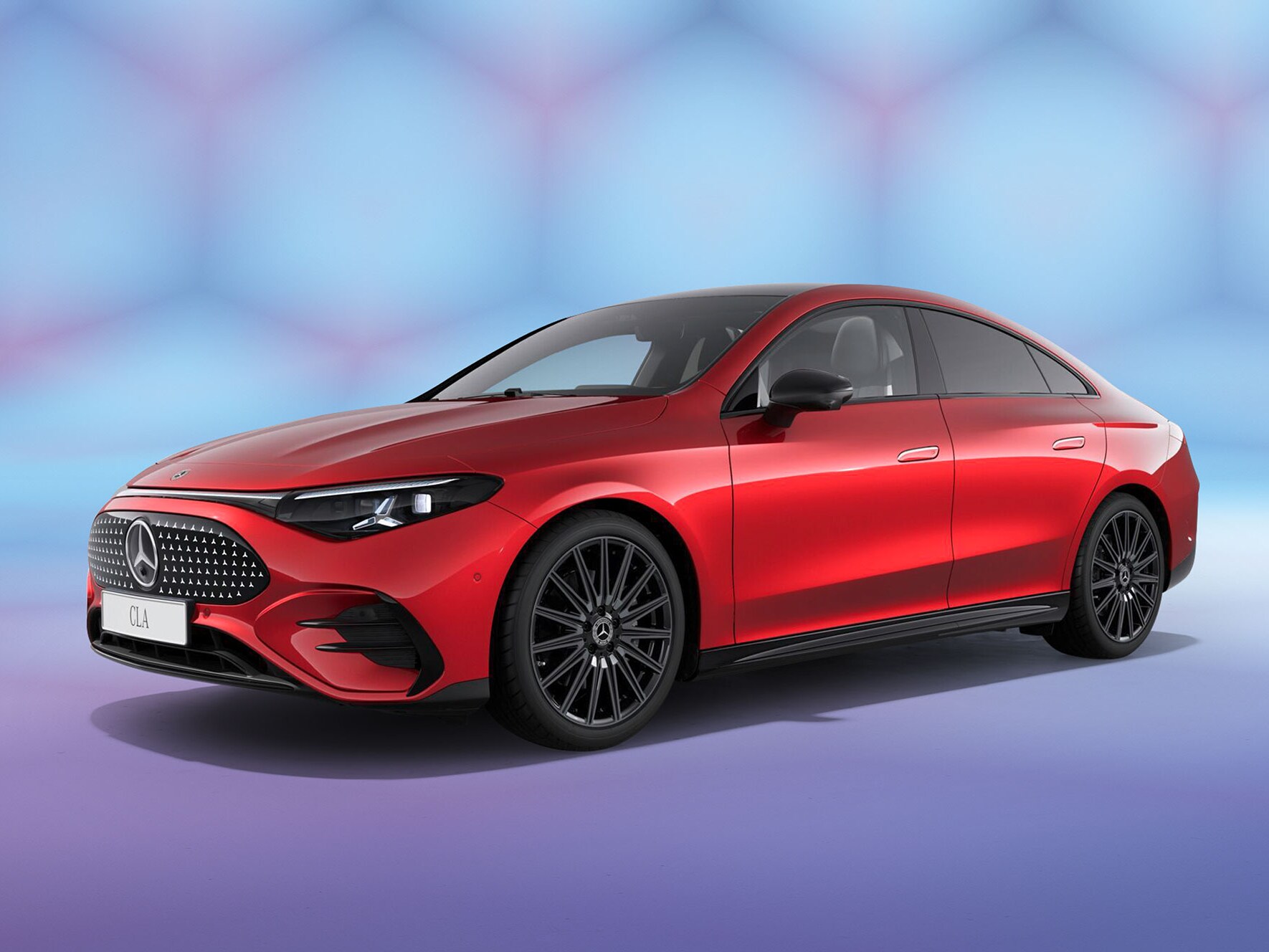 Rød elektrisk Mercedes-Benz CLA set skråt fra siden