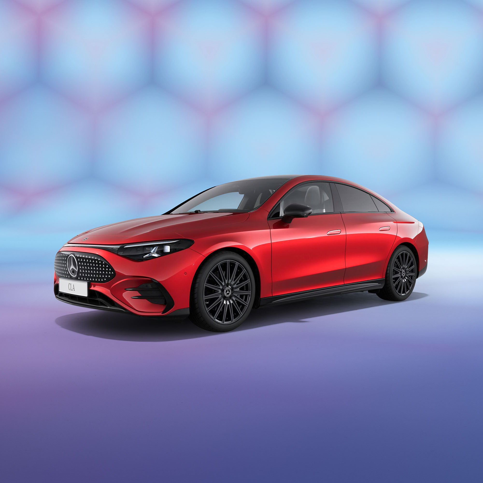 CElektrisk LA | PrivatLeasing | Mercedes-Benz Finans Rød elektrisk Mercedes-Benz CLA set skråt fra siden