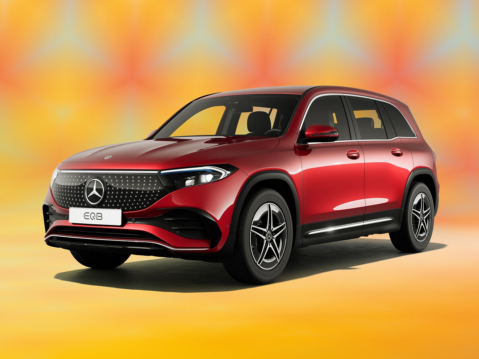 Rød EQB 250+ AMG Edition set skråt forfra