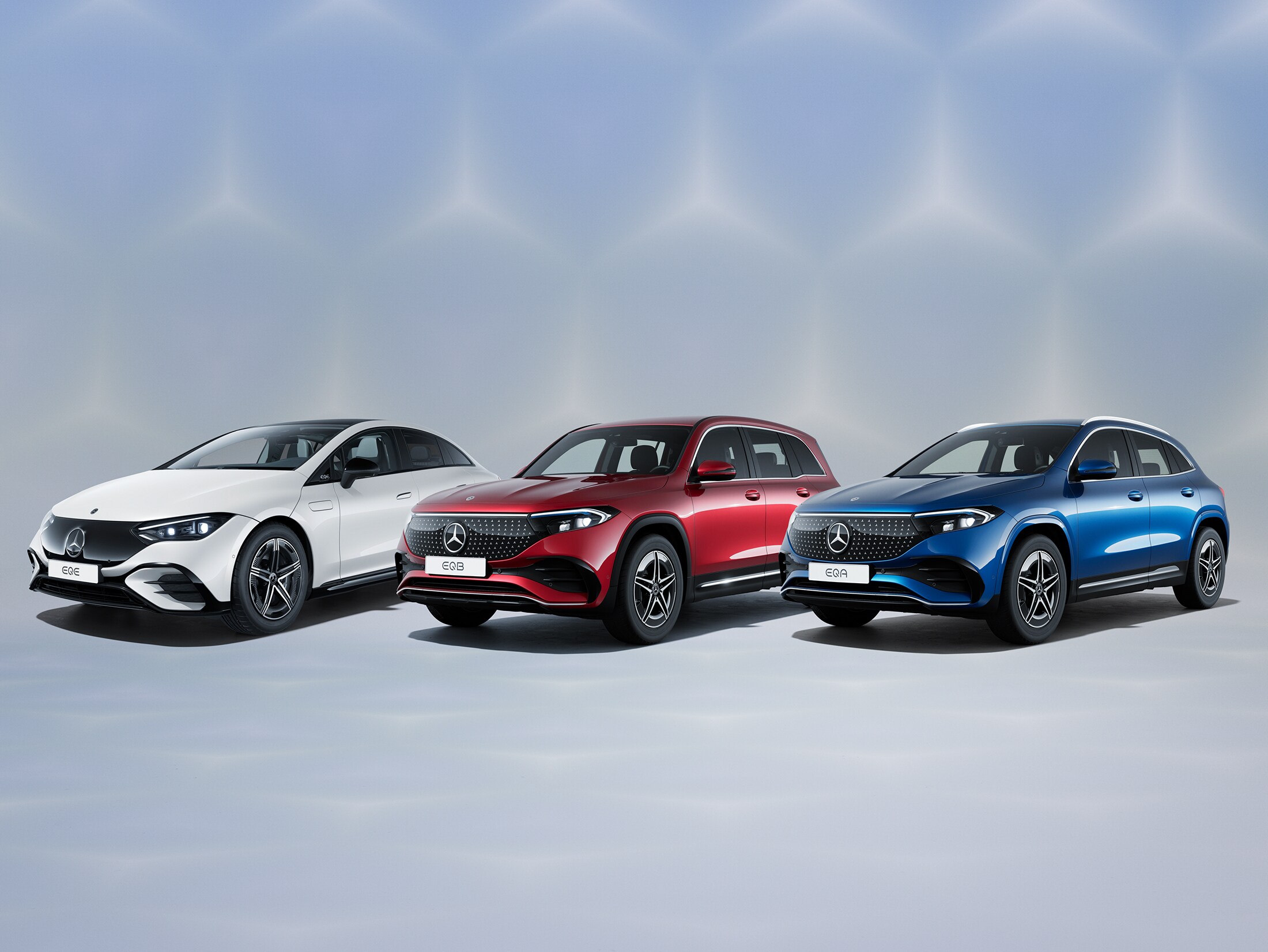 EQA, EQB og EQE Sedan parkeret side om side.