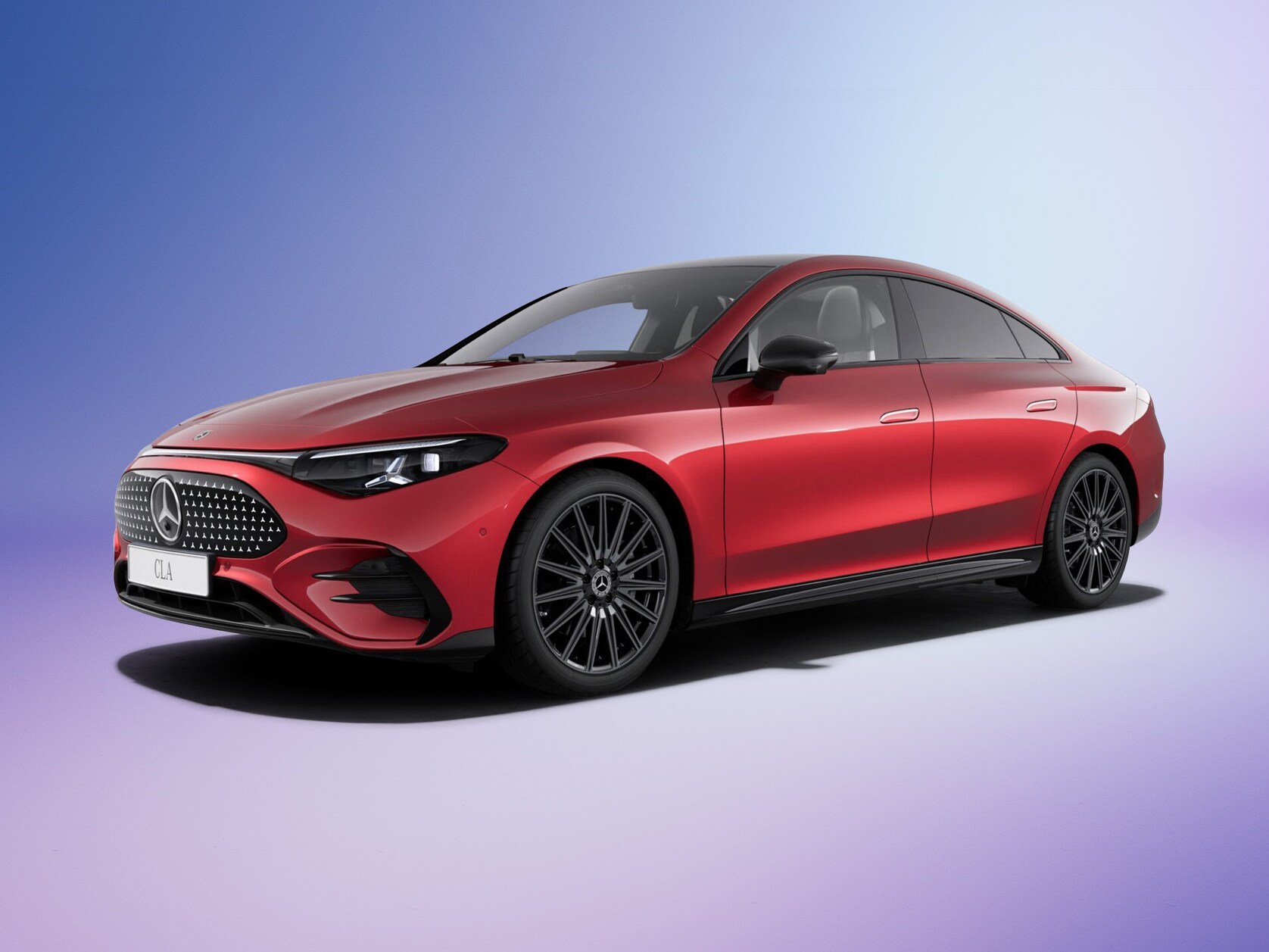 Rød elektrisk Mercedes-Benz CLA set skråt fra siden