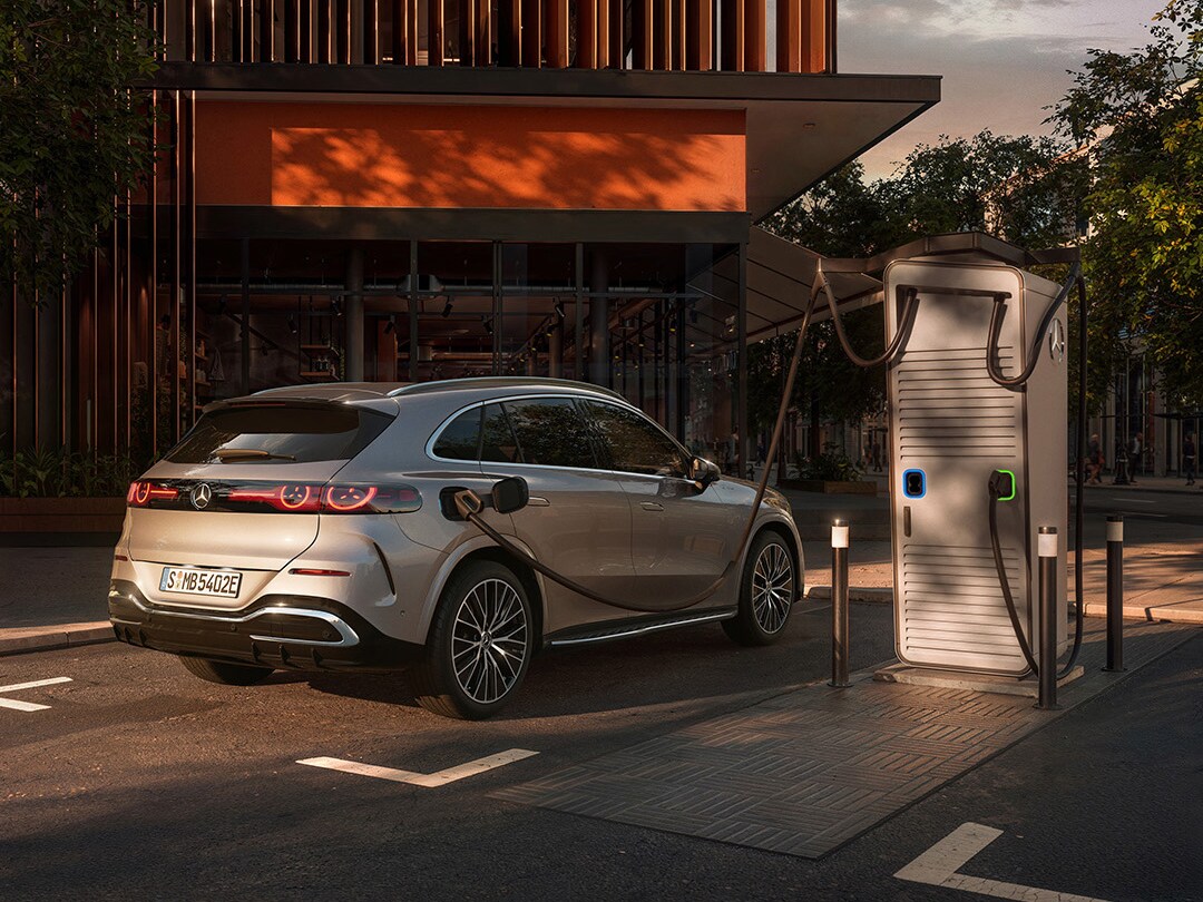 Mercedes-Benz elbil tilsluttet ladestander