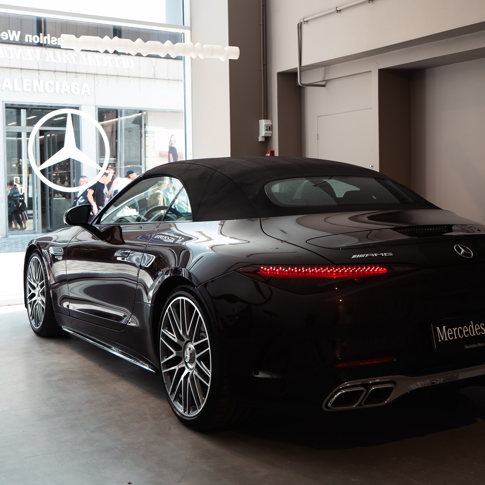 Teaser for åbningen af Mercedes-Benz Studio Copenhagen i Købmagergade 3