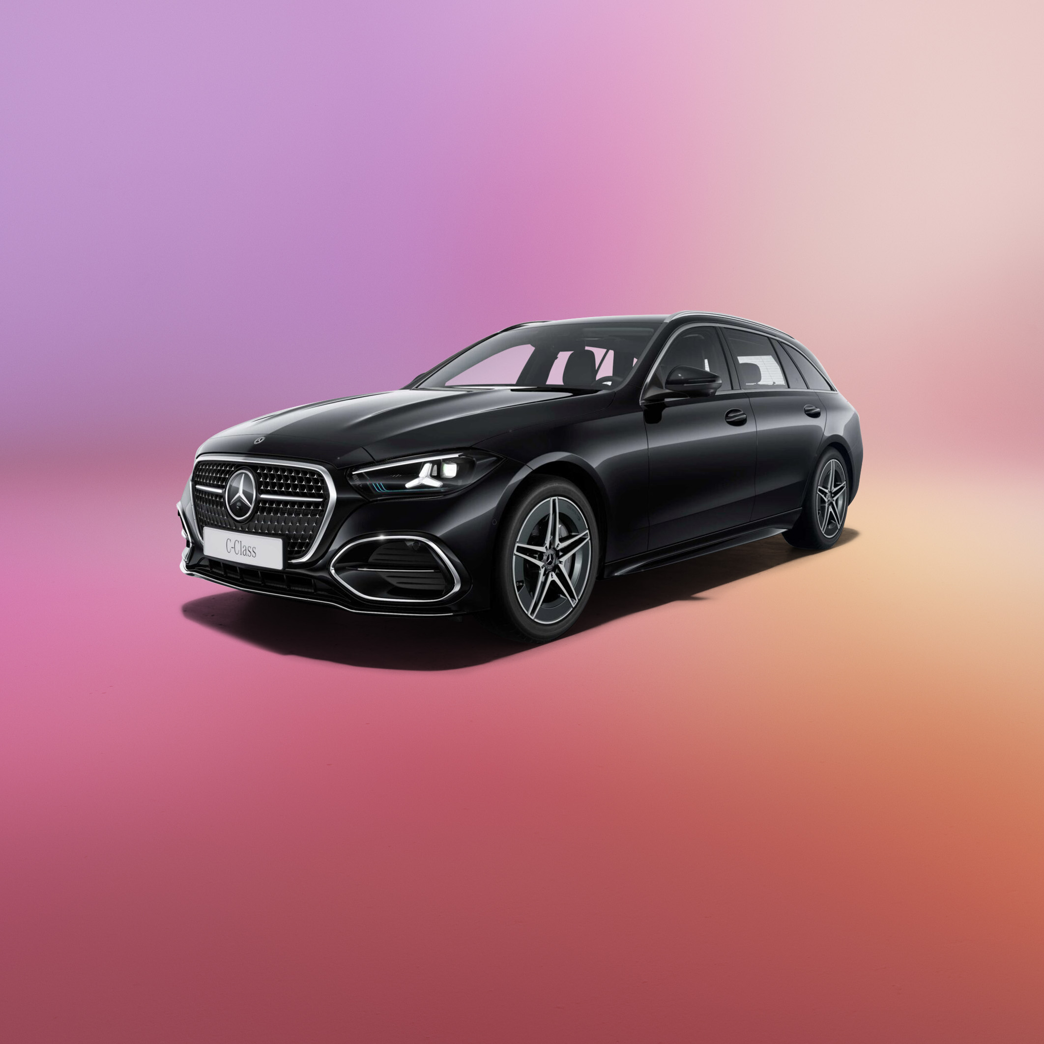 C-Klasse 300 d Stationcar AMG Line | PrivatLeasing | Mercedes-Benz Finans Sort Mercedes-Benz C-Klasse Stationcar set skråt forfra