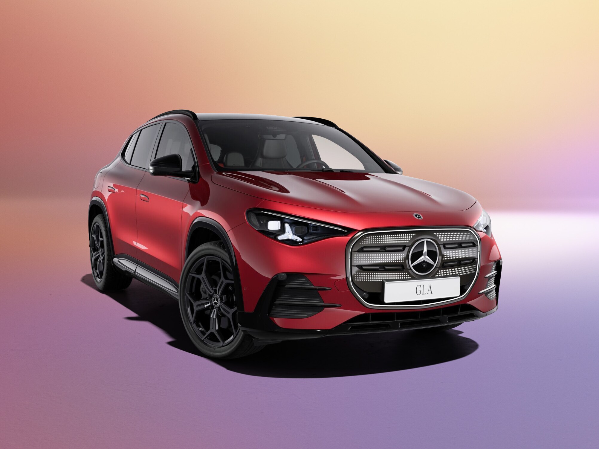 Rød elektrisk Mercedes-Benz GLA electric set skråt forfra