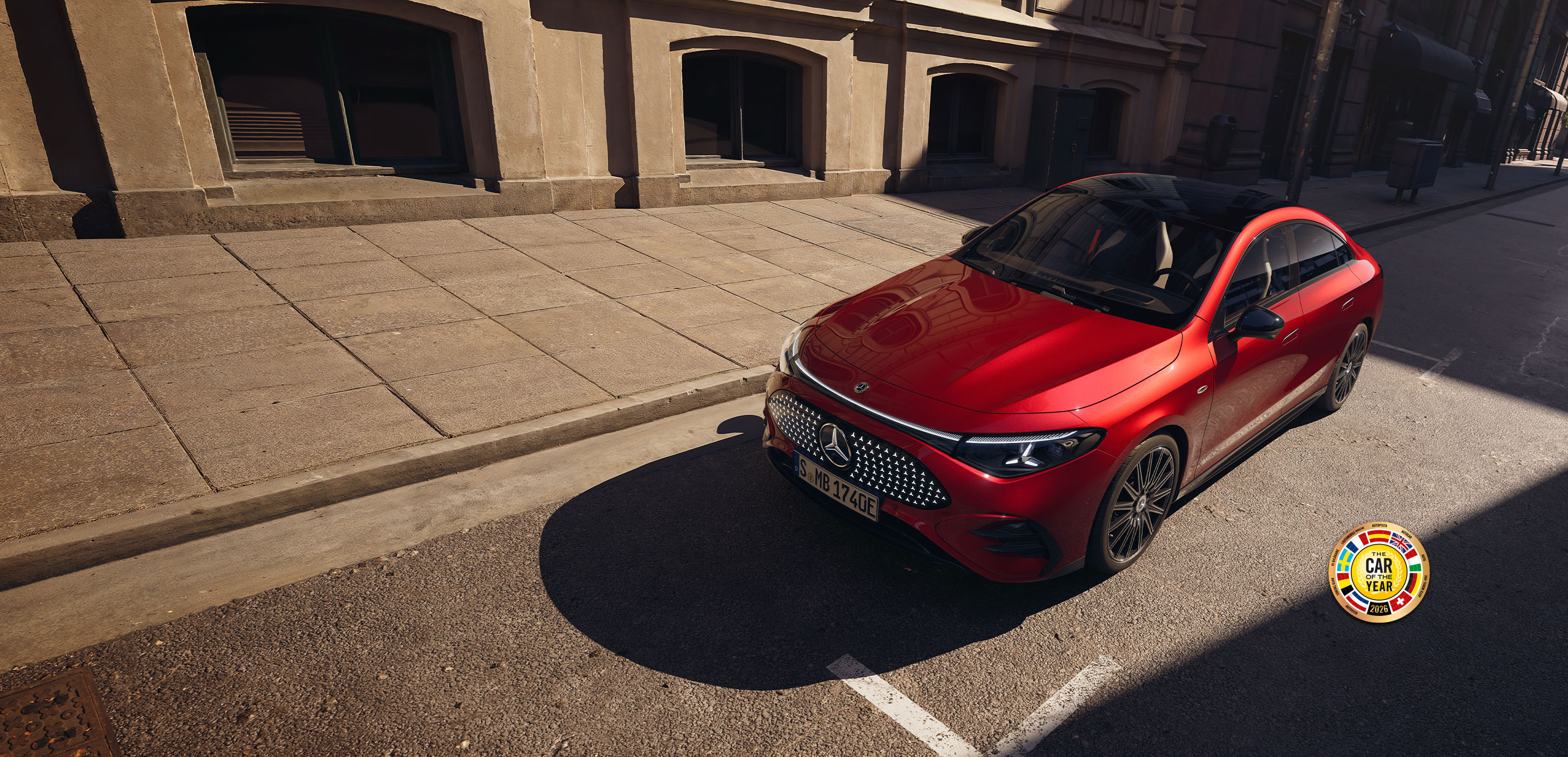 CAR OF THE YEAR 2026 Årets bil i Europa Mercedes-Benz CLA parkeret ved kantsten