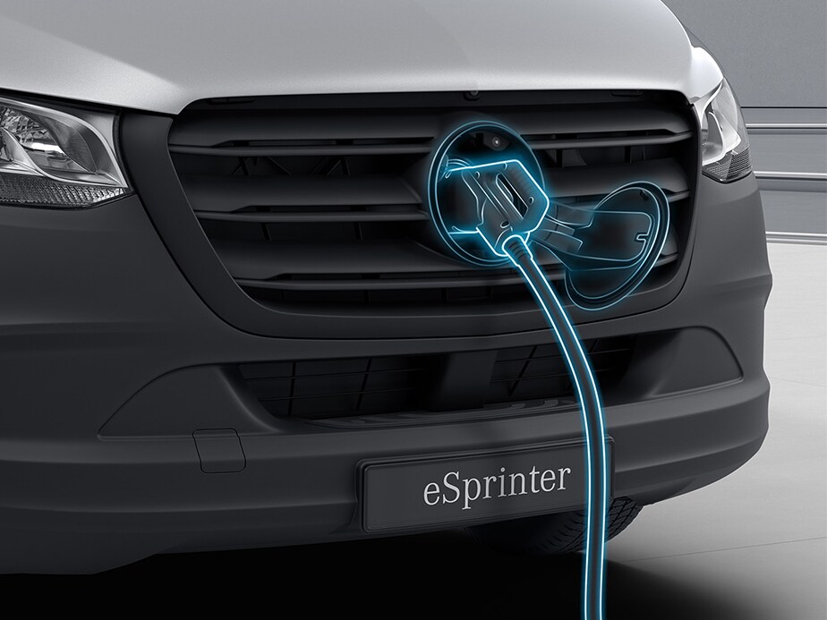 Mercedes-Benz eSprinter Kassevogn med ladekabel tilsluttet ved kølergitteret