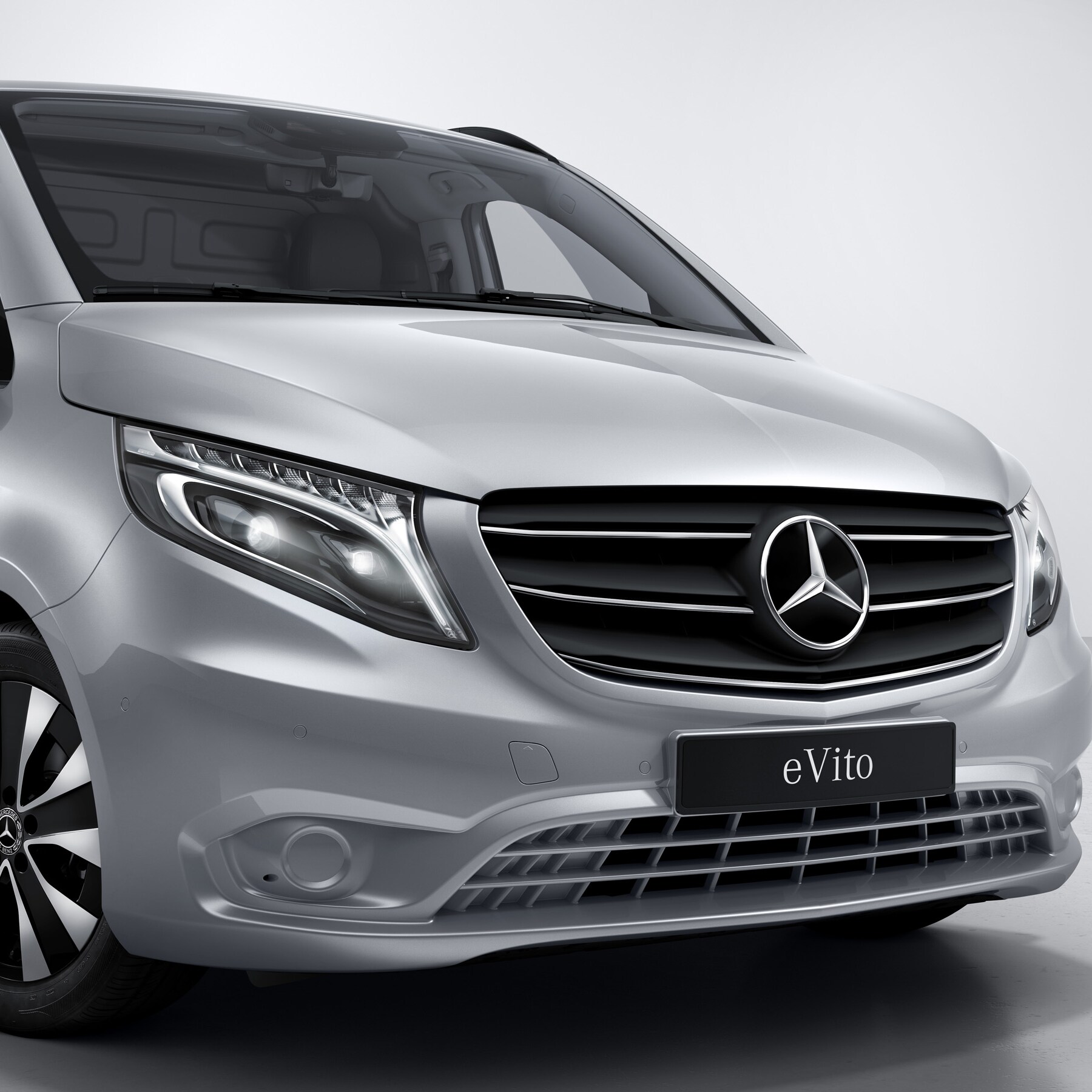 Mercedes-Benz eVito set skråt forfra med fokus på kølergitter og hjulkapsel