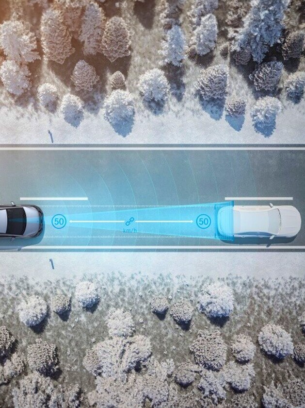 Radarbaseret afstandsassistent DISTRONIC sørger for afstand til forankørende bil