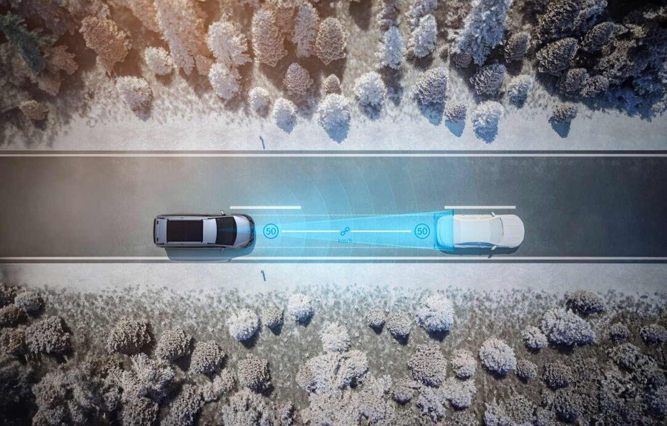 Aktiv afstandsassistent DISTRONIC | Mercedes-Benz Vans Radarbaseret afstandsassistent DISTRONIC sørger for afstand til forankørende bil