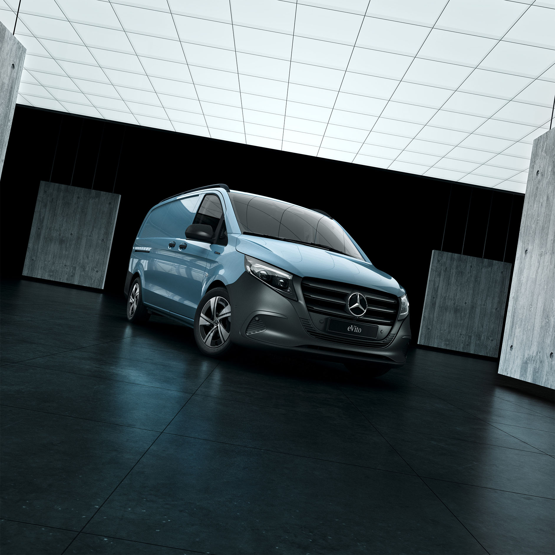 Smarte vintertips til din eVan | Mercedes-Benz Vans Metallinc lys blå eVito Kassevogn set skråt forfra i vinklet optagelse