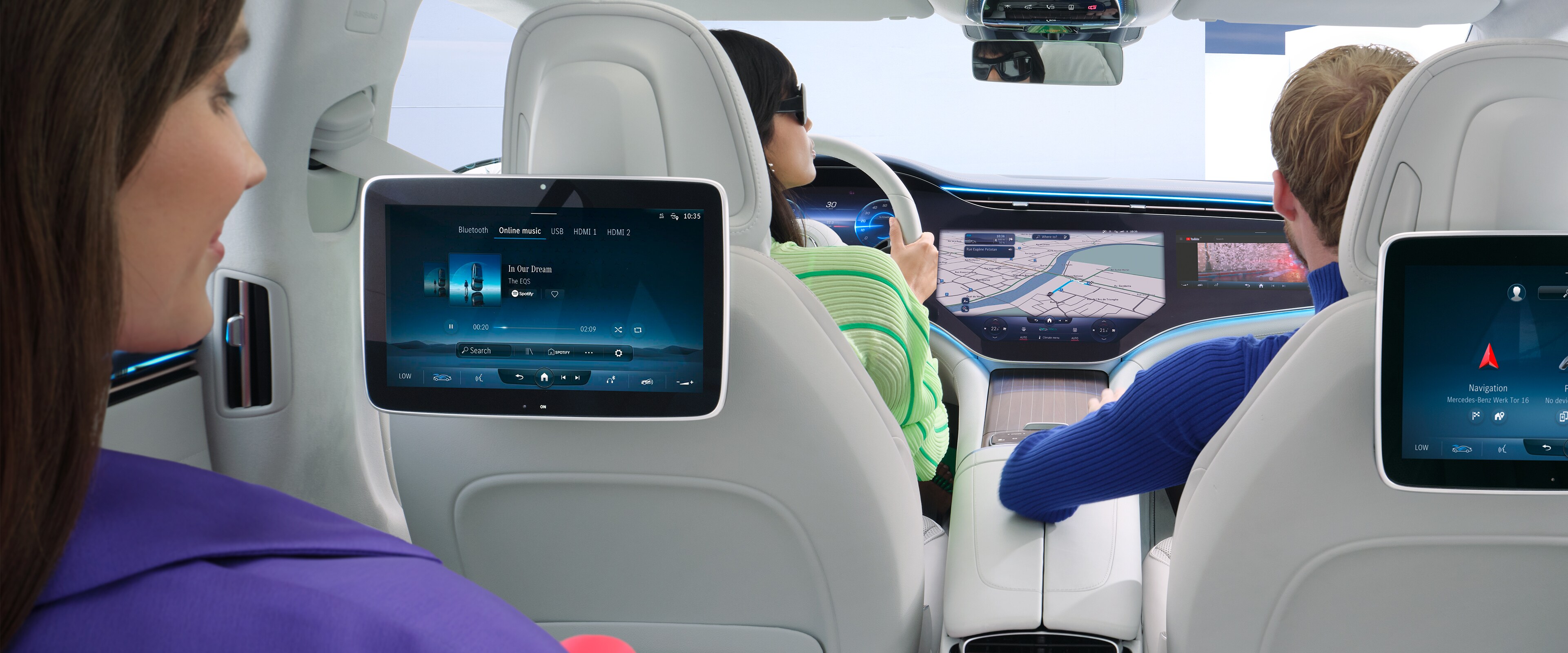 Multimedier og underholdning i en Mercedes-Benz.
