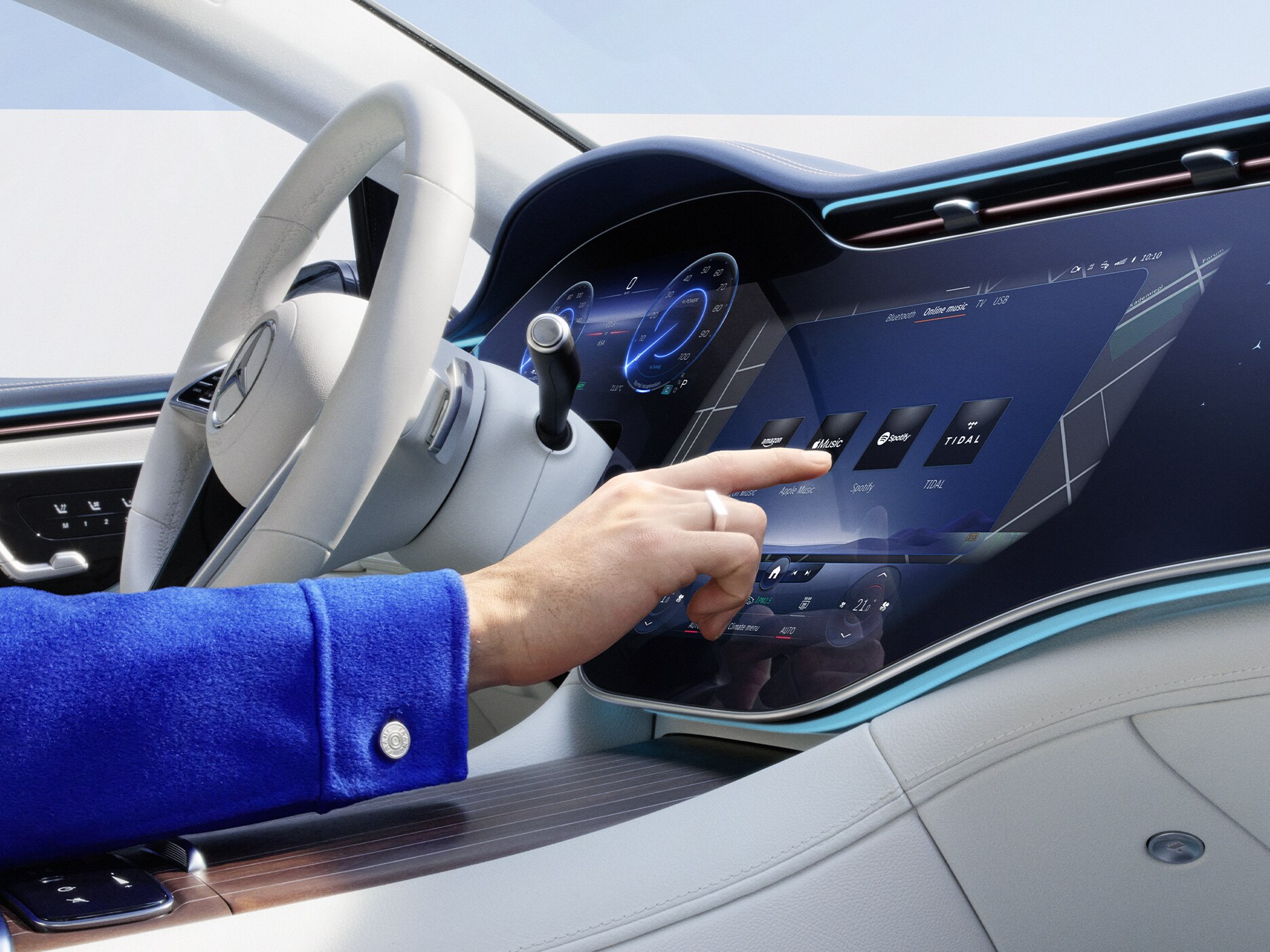 Person bruger MBUX multimediedisplayet i en Mercedes-Benz.