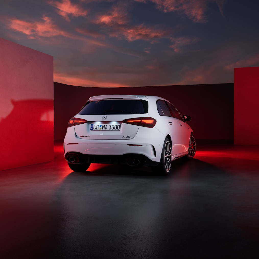 Mercedes-AMG A 35 4MATIC set forfra/bagfra.
