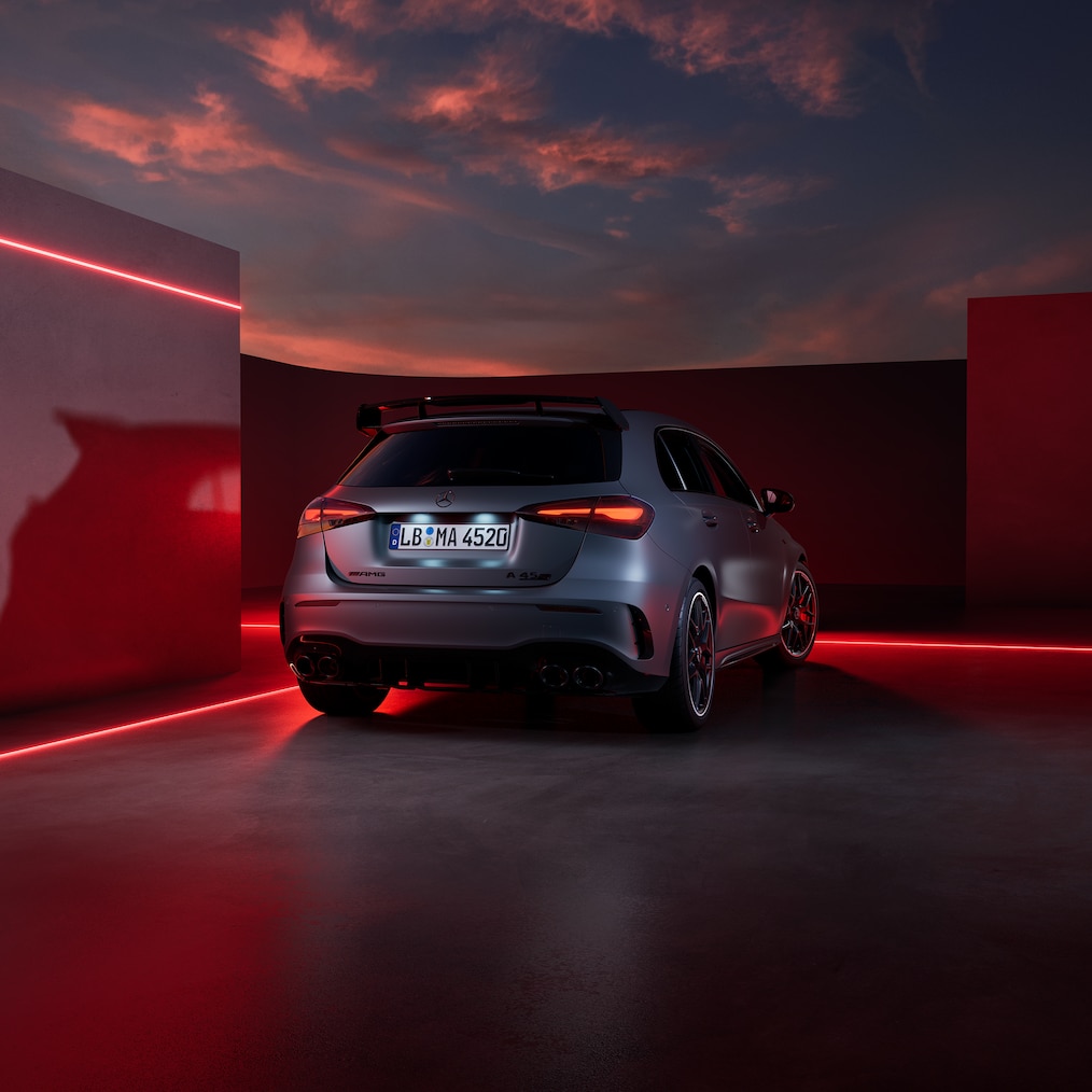 Mercedes-AMG A 45 S 4MATIC+ set forfra/bagfra.
