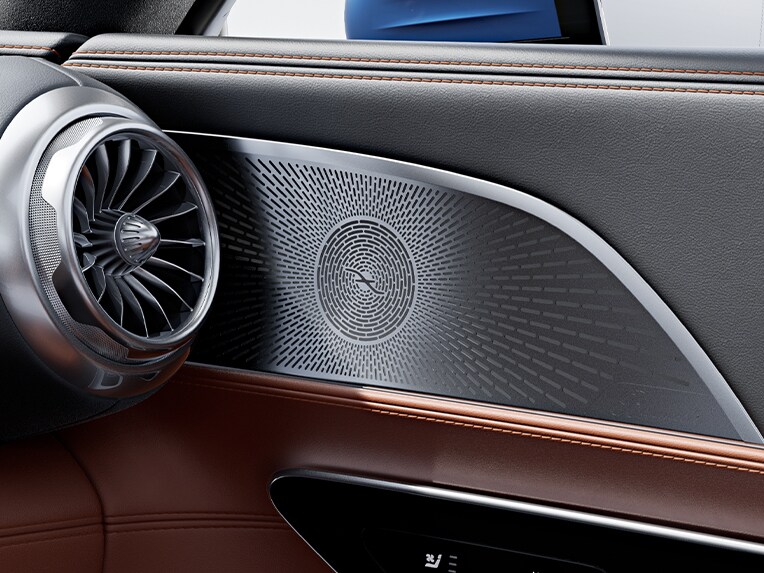 Højttalere til Burmester® high-end 3D surround soundsystemet i den ny Mercedes-AMG GT coupé.