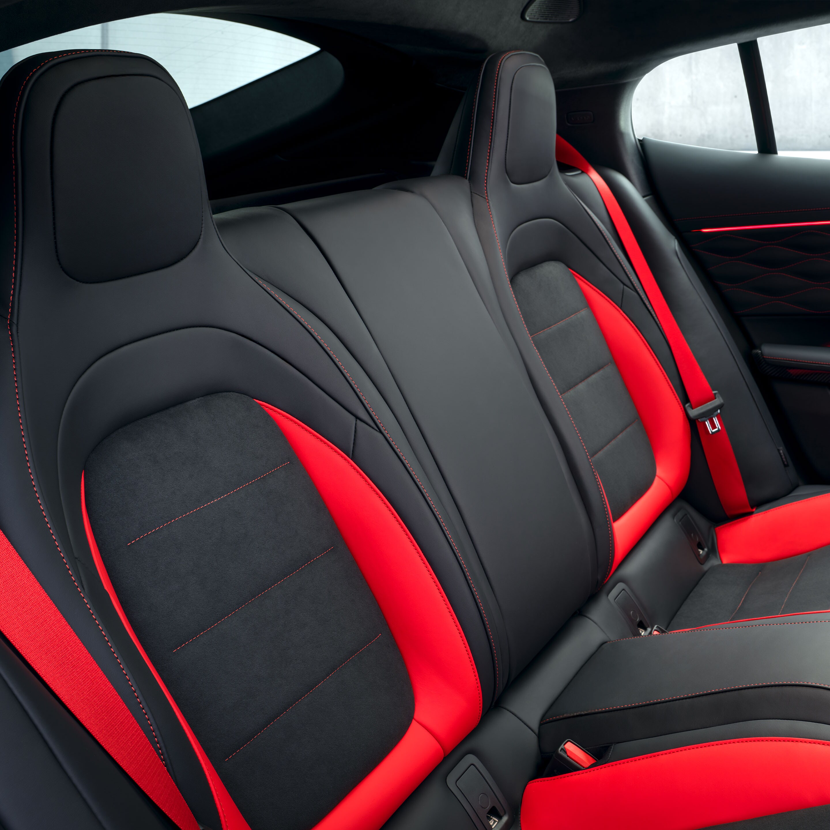 Bagsædekomfort i den ny  GT 4-dørs coupé fra Mercedes-AMG.