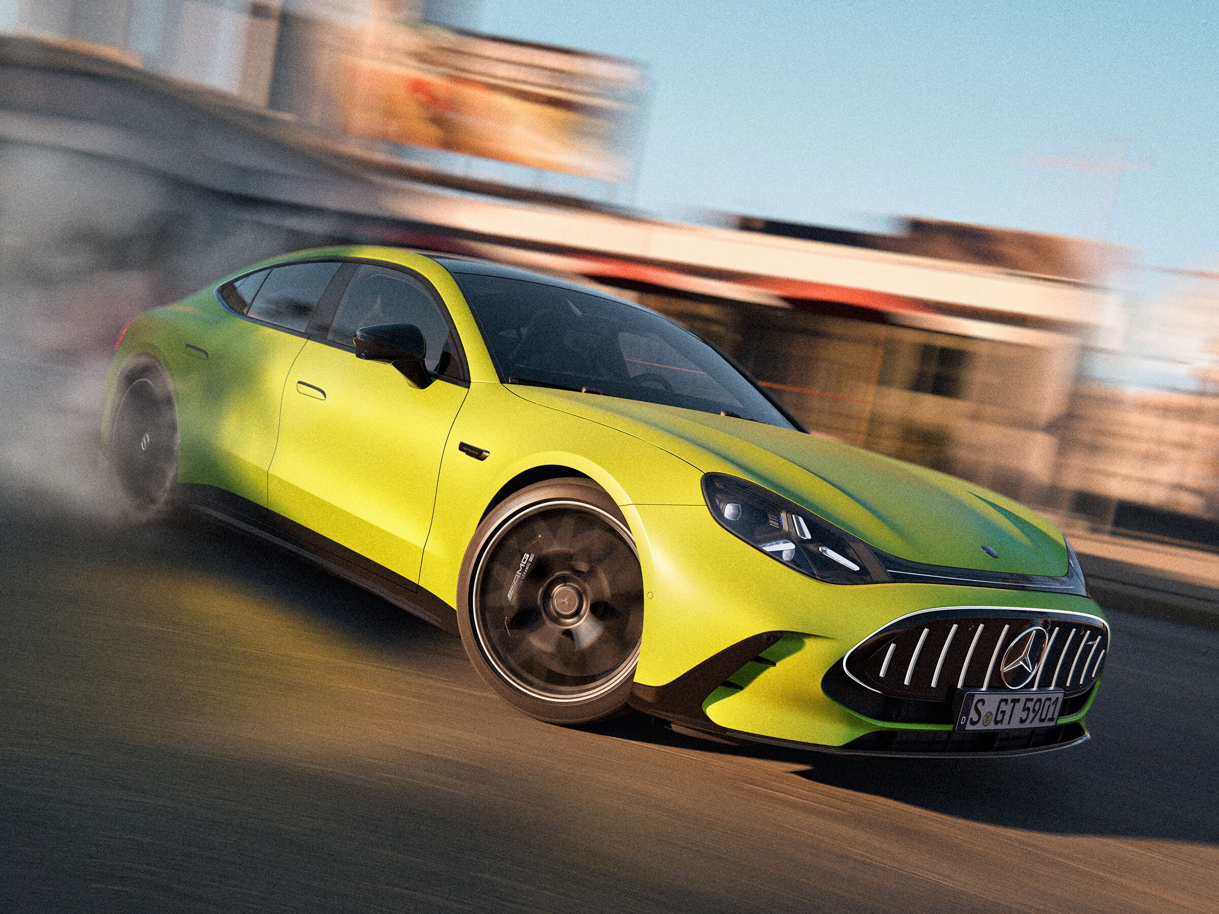 Neonfarvet Mercedes-AMG GT 4-dørs Coupé kørende i høj fart.