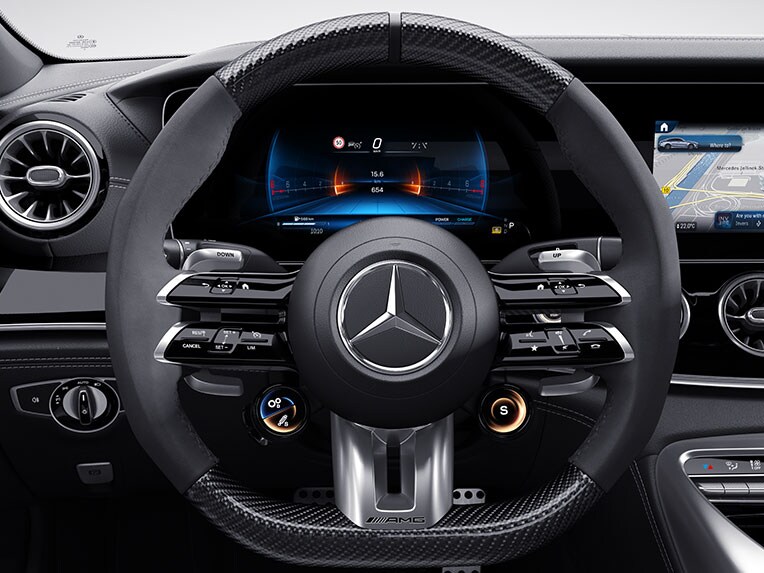 AMG Performance rattet i kulfiberdesign/mikrofiber MICROCUT i Mercedes-AMG GT 63 S E PERFORMANCE.