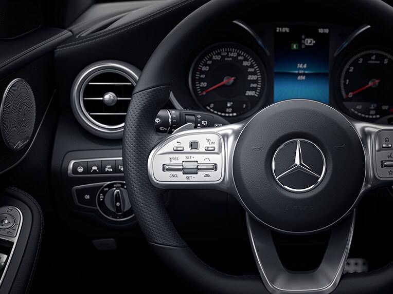 Rattet i Mercedes-Benz C-Klasse cabriolet.