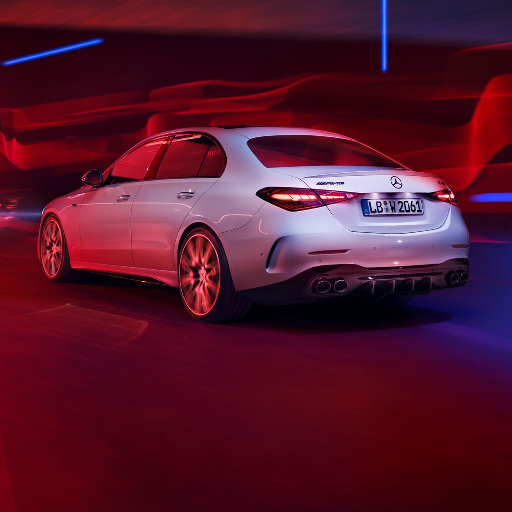 Mercedes-AMG C 43 i sedanudgave set bagfra.