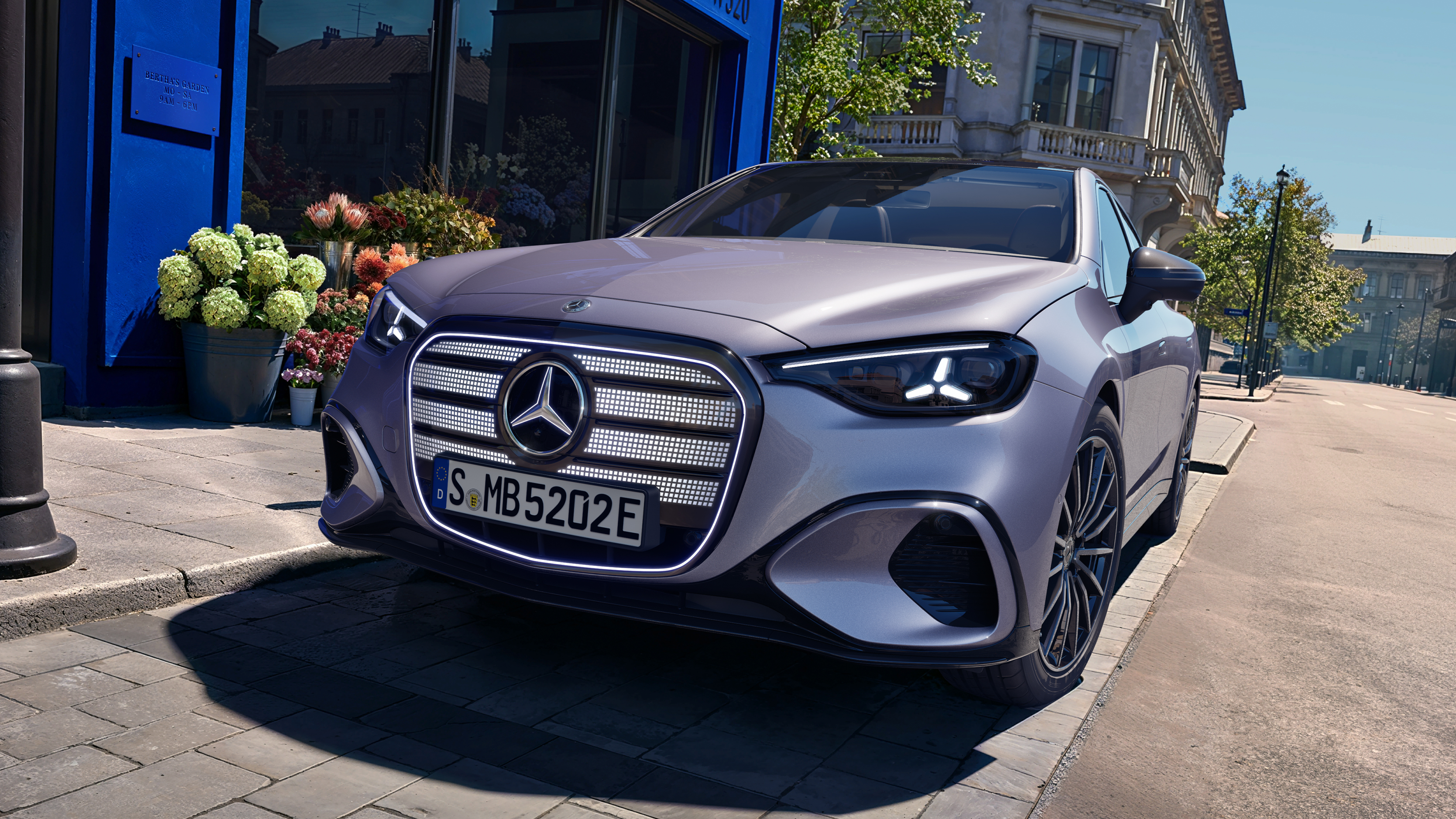 Den nye fuldelektriske C-Klasse | Mercedes-Benz Close up af kølergrillen på den nye elektriske C-Klasse