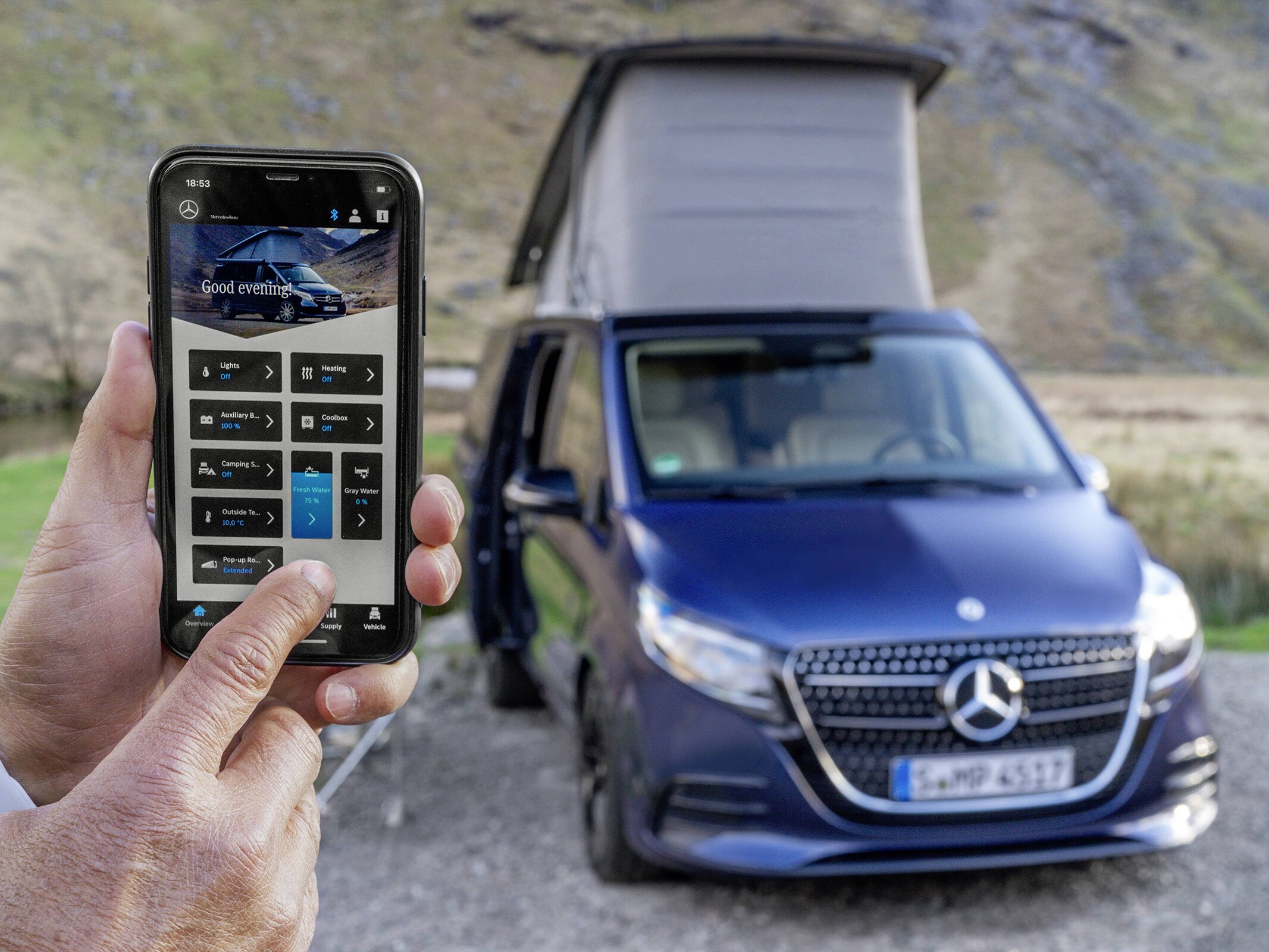 Med Mercedes-Benz Advanced Control (MBAC) kan du fjernstyre væsentlige funktioner i autocamperen, fx varme, lys og vippetag via din smartphone.