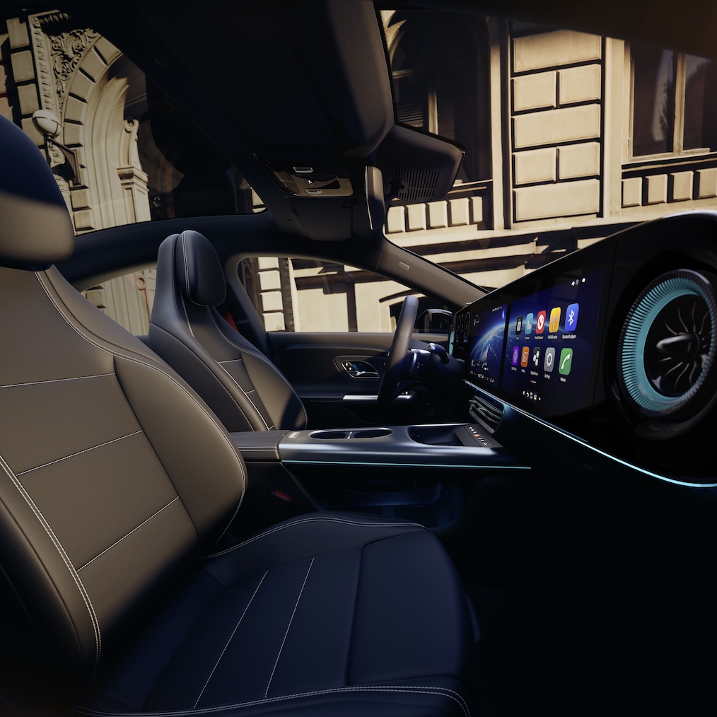 Udsigt til MBUX Superscreen fra førersædet i Mercedes-Benz CLA C178 (eller fra siden, hvor man også kan se sportssæderne).