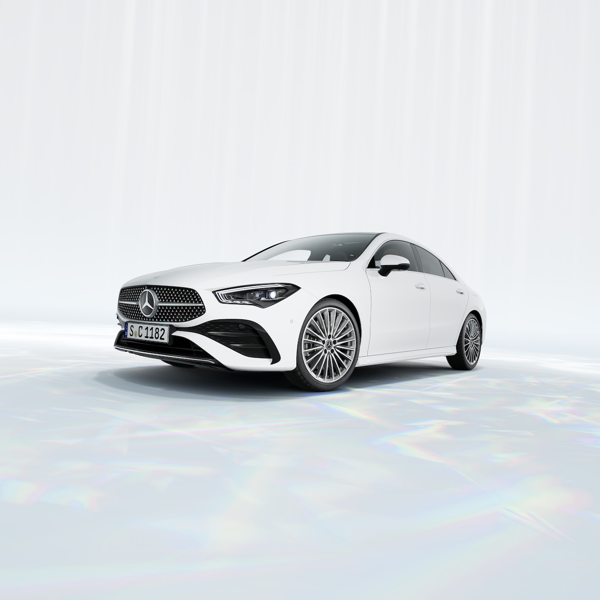 Mercedes-Benz CLA coupé set skråt forfra.