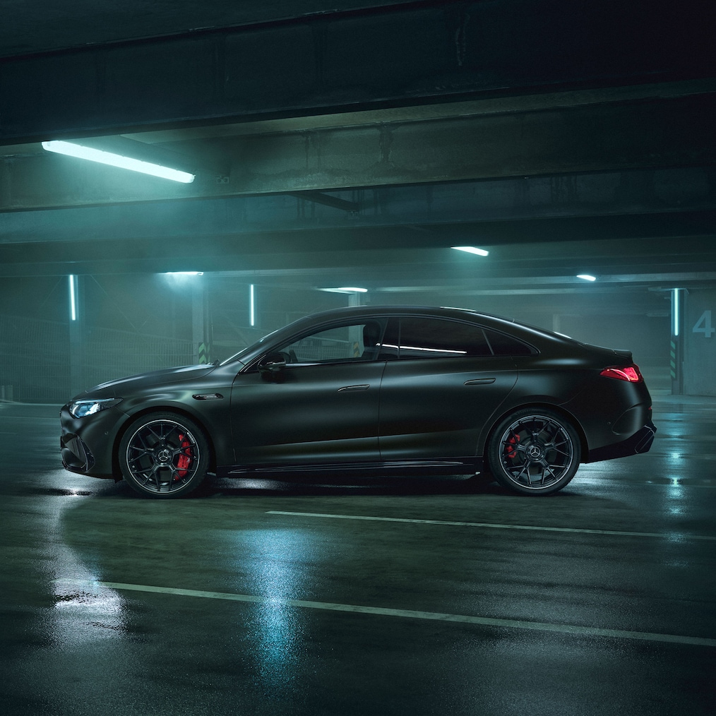 MANUFAKTUR grafitgrå magno-lakeringen på den helt nye elektriske Mercedes-AMG CLA 45 4MATIC+.