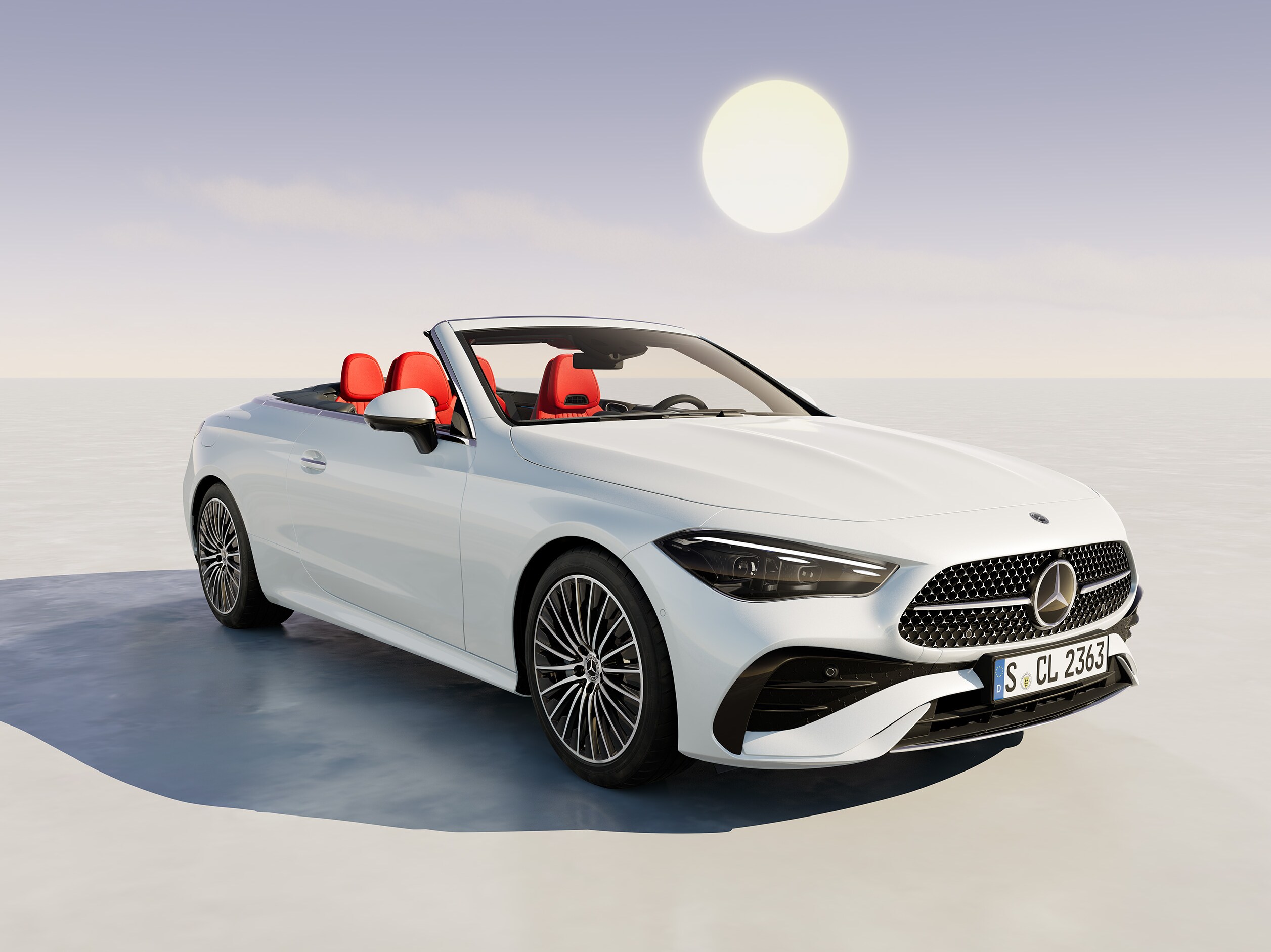 Hvis Mercedes-Benz CLE Cabriolet set skråt oppefra med lavthængende sol