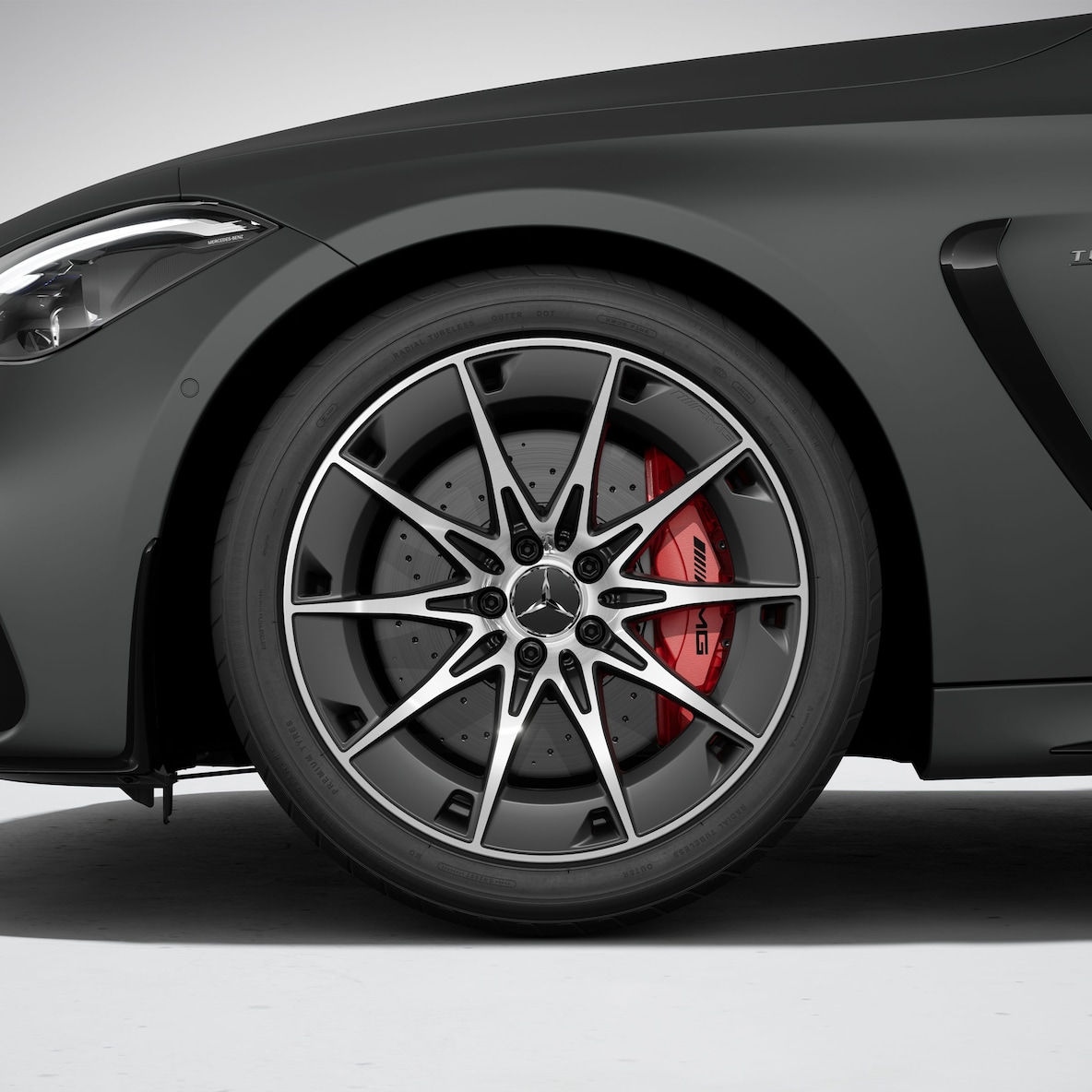 Dynamisk visning af Mercedes-AMG CLE 53 4MATIC+ coupé (kørebillede).