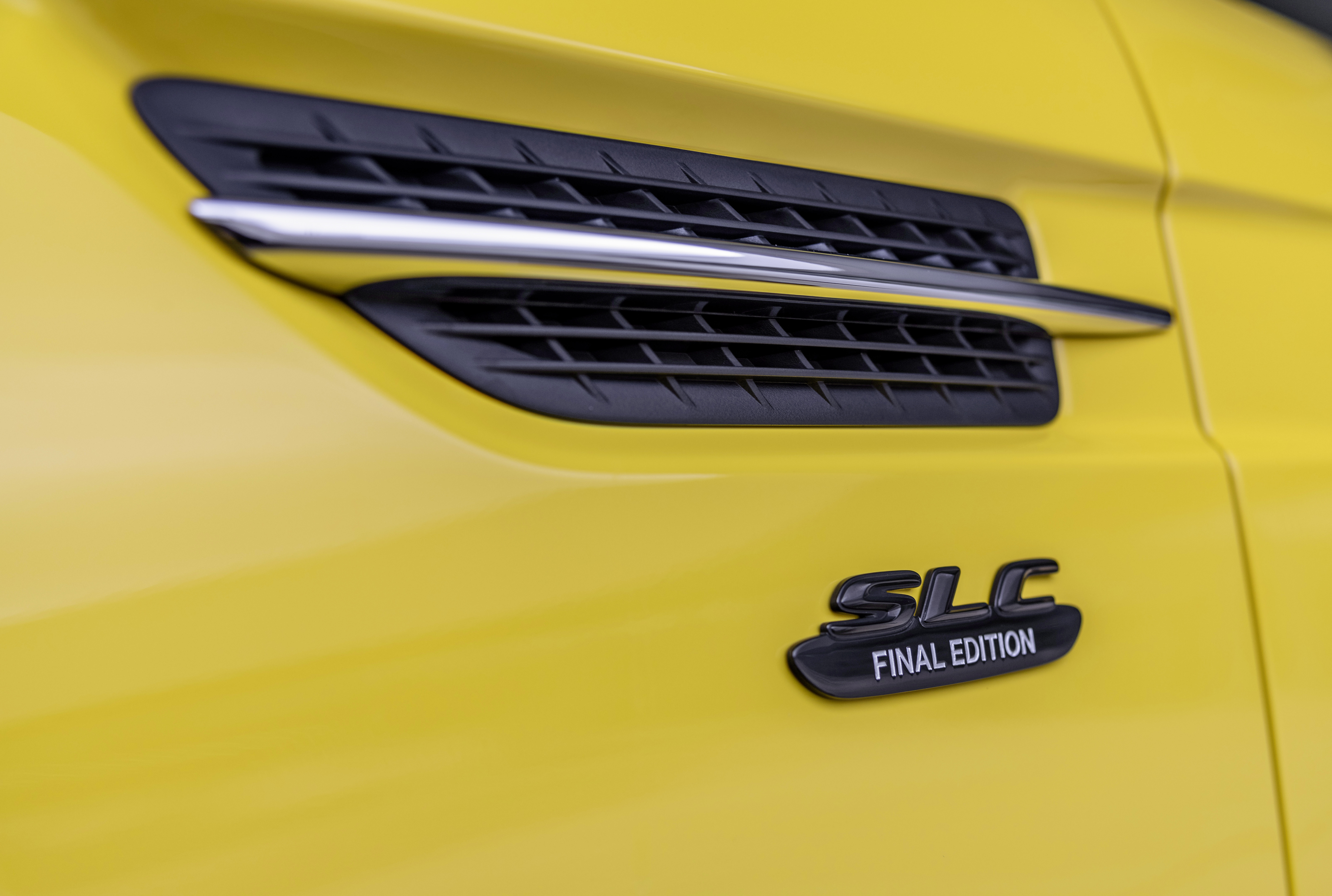 Mercedes-Benz SLC | Udgået modeller | Mercedes-Benz Dørhåndtaget på en gul Mercedes-Benz SLC Final Edition.