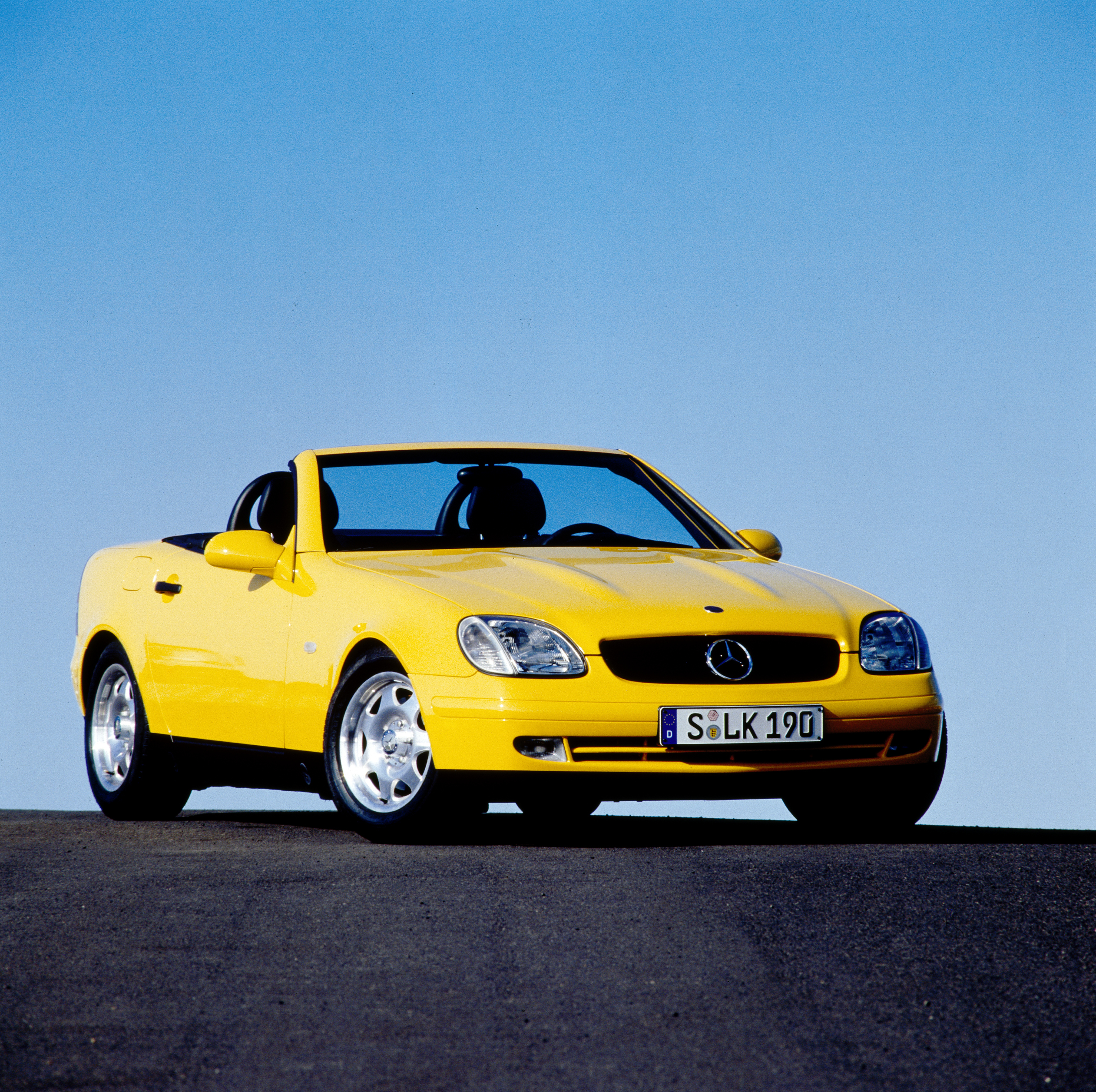 SLK | Udgået modeller | Mercedes-Benz Gul Mercedes-Benz SLK første generation R 170 fra 1996.