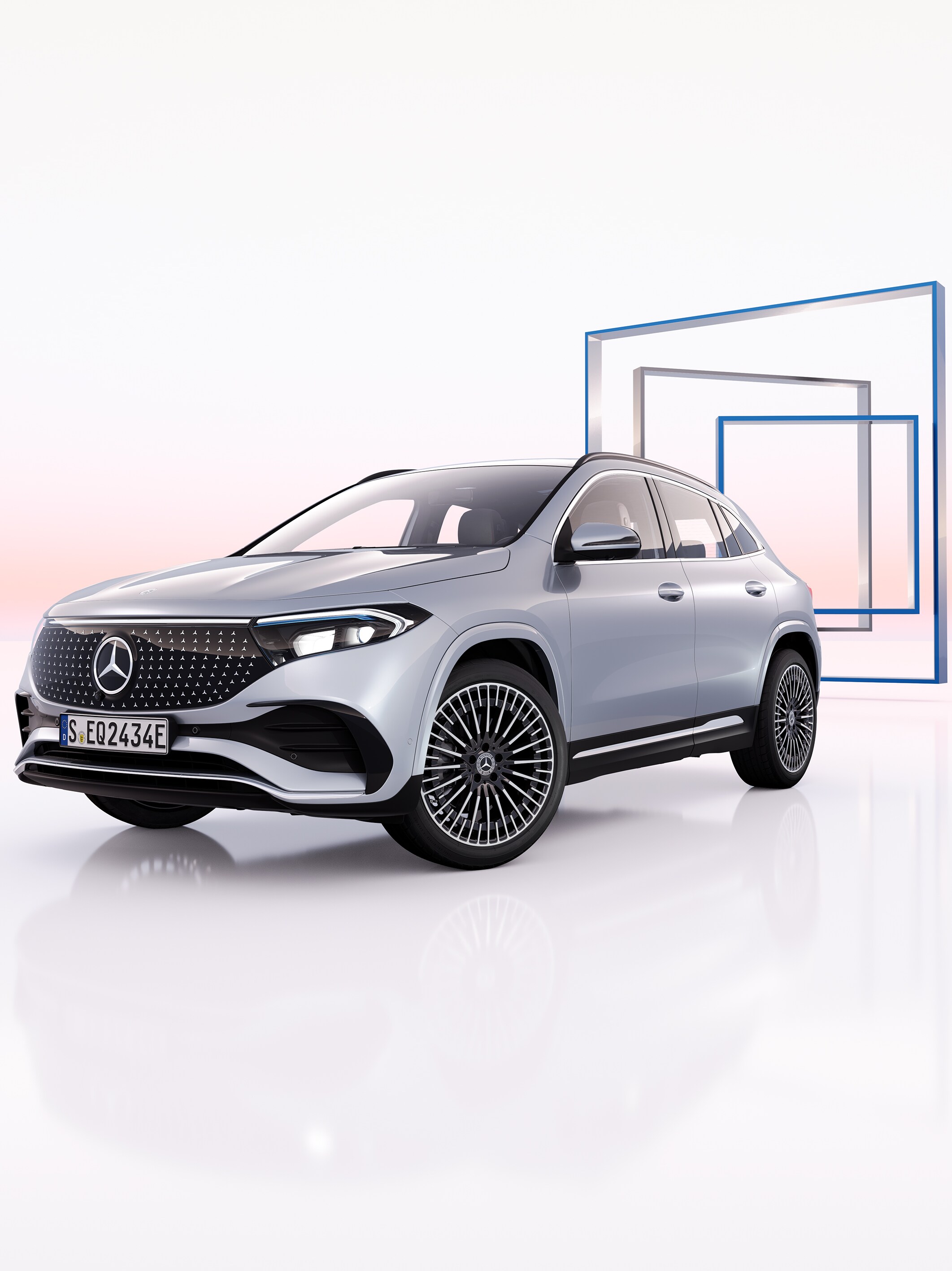 Mercedes-Benz EQA set skråt forfra på en grafisk baggrund