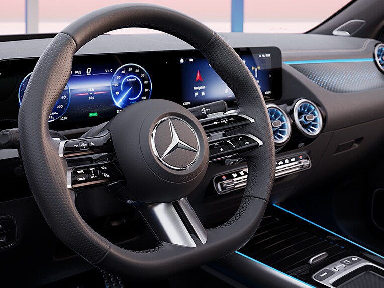 Det sportslige rat i EQA fra Mercedes-Benz.