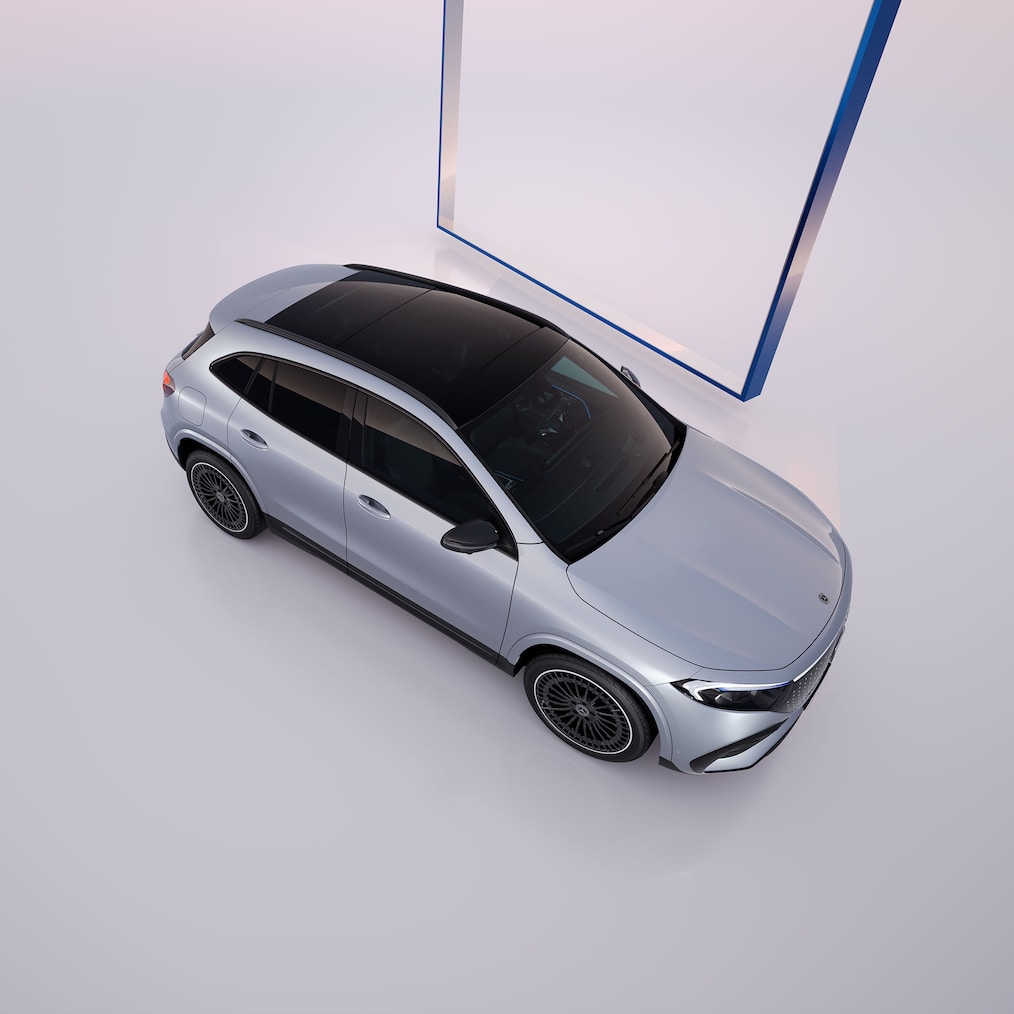 En Mercedes-Benz EQA set bagfra.