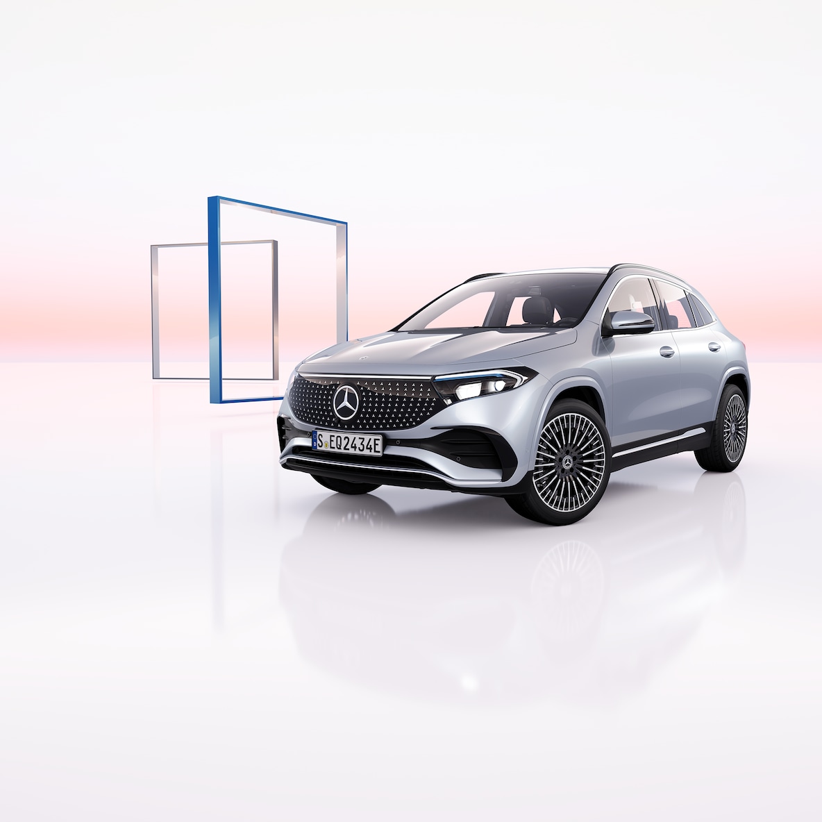 En Mercedes-Benz EQA set skråt forfra.