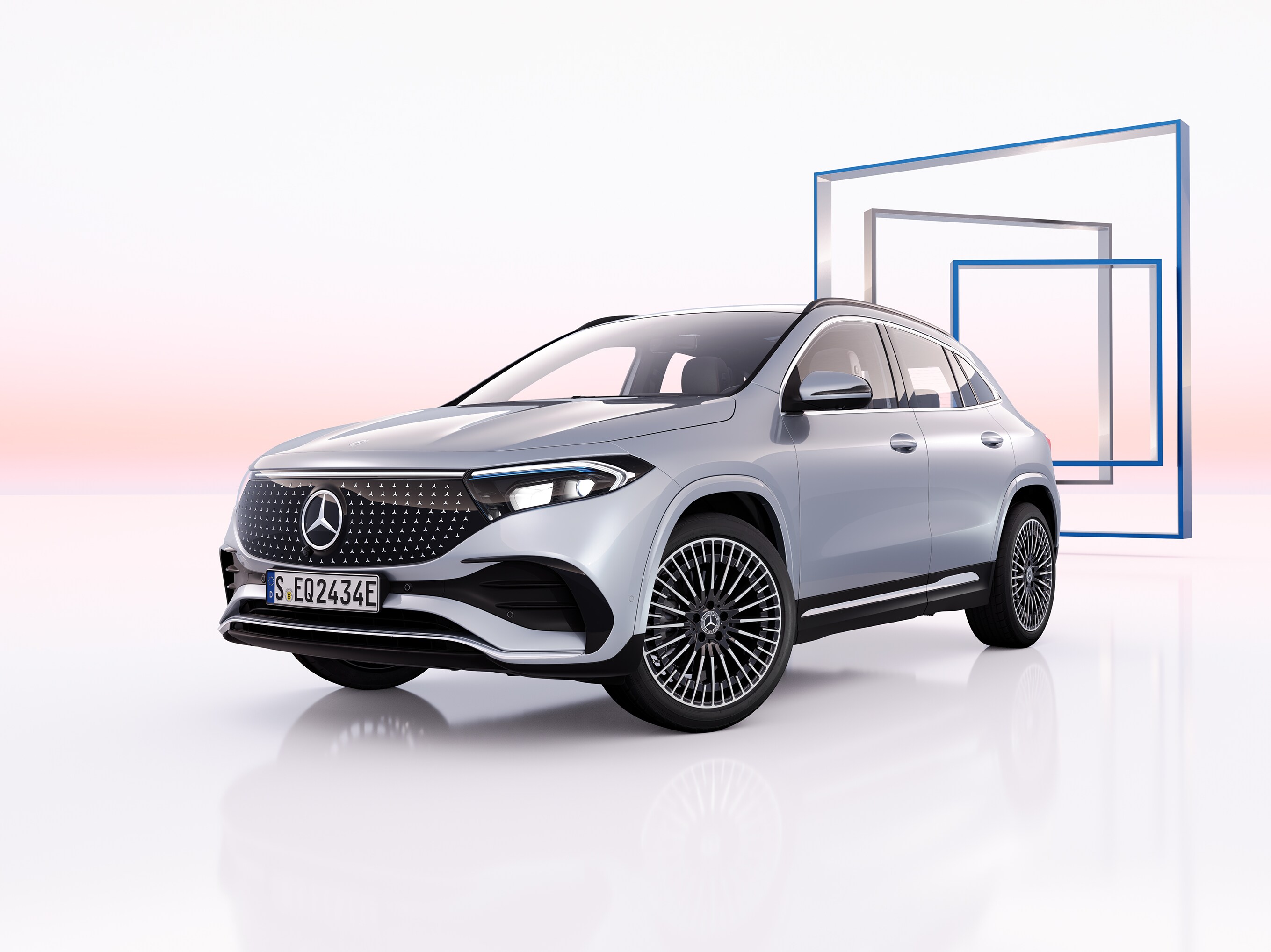 SUV-model fra Mercedes-Benz set skråt forfra – kraftfuld med avanceret teknologi