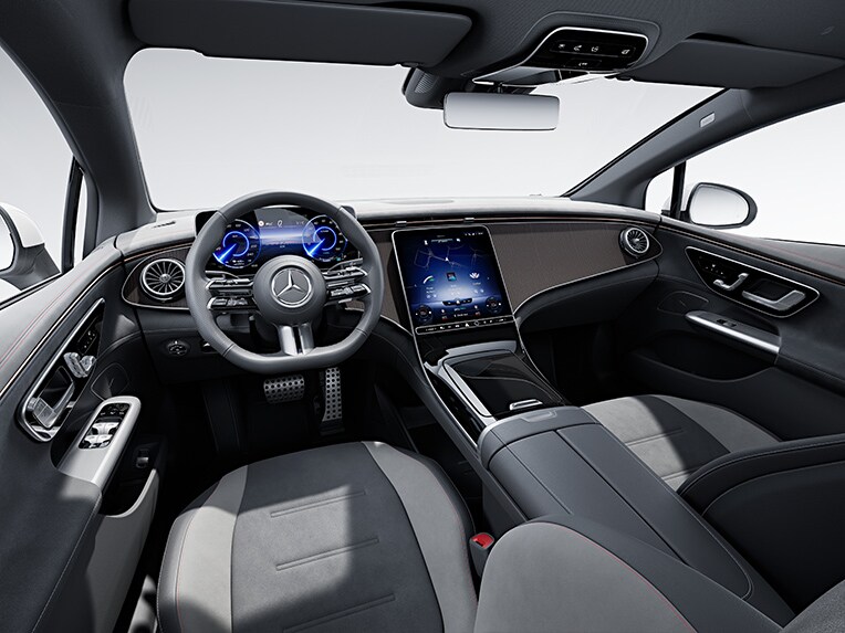 EQE sedan fra Mercedes-Benz med AMG interiør.