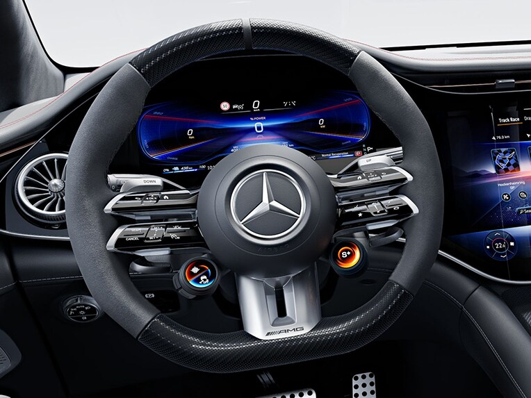 AMG Performance rat i kulfiberdesign/mikrofiber MICROCUT til Mercedes-AMG EQE SUV.