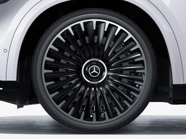55,9 cm (22") AMG letmetalfælge i multiegerdesign til Mercedes-AMG EQE SUV.