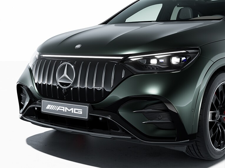 Eksteriøret på Mercedes-AMG EQE SUV med AMG nightpakke II.