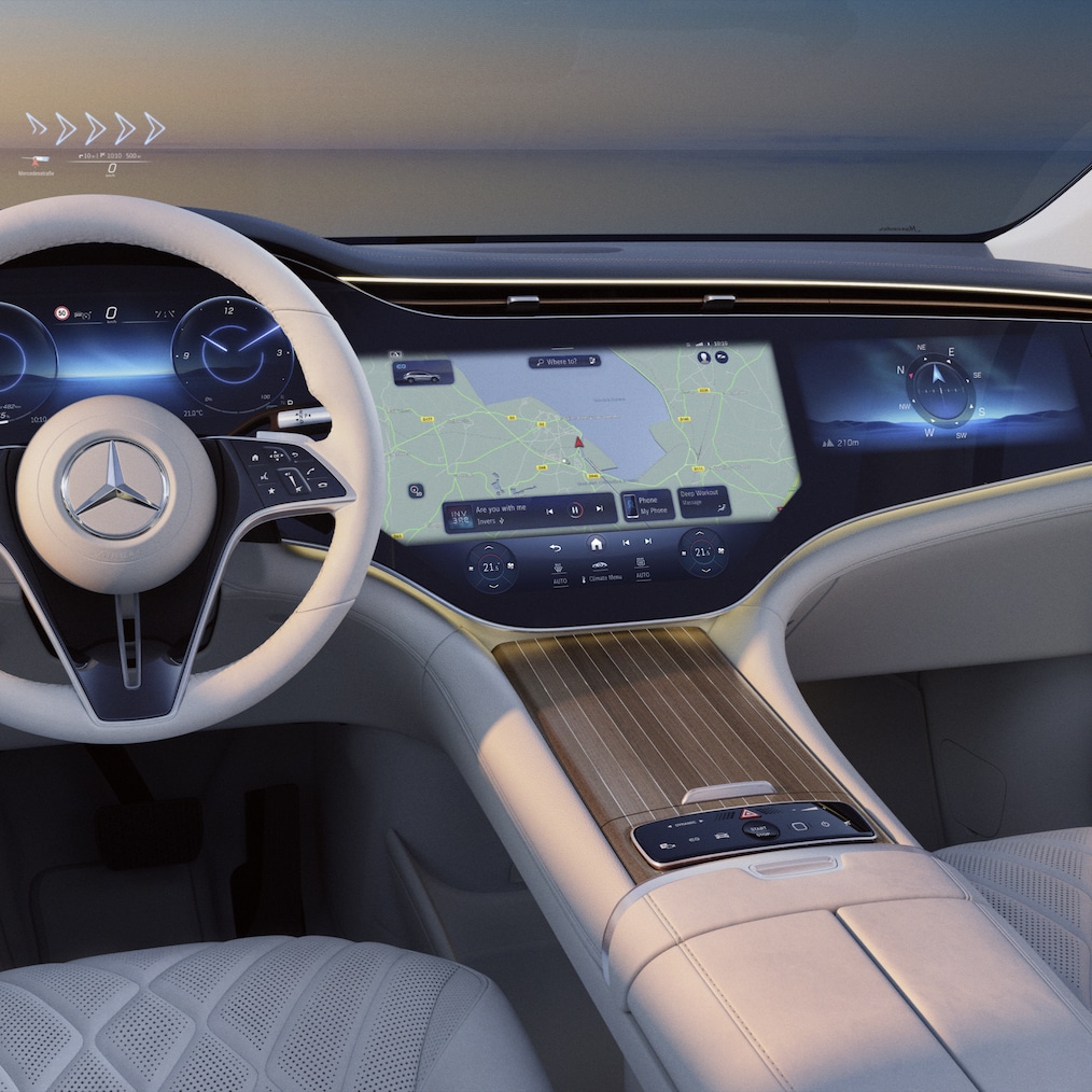 MBUX Hyperscreen i den luksuriøse EQS SUV set fra førerens perspektiv.