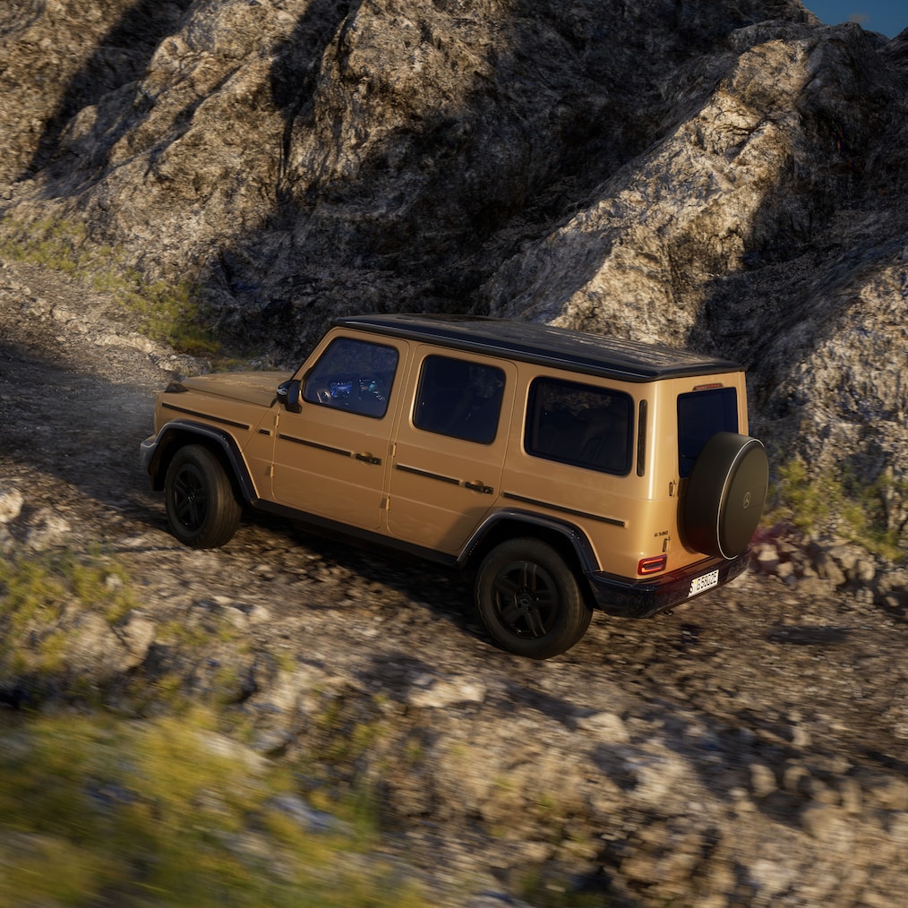 Offroad-specifikke visninger i instrumentdisplayet/mediedisplayet eller en Mercedes-Benz G 580, der kører offroad.