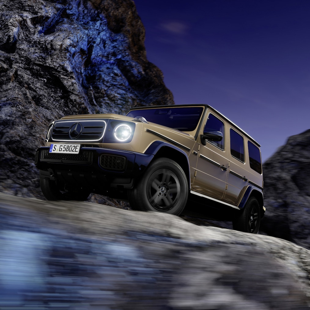 Nærbillede af Black Panel-kølergrillen på en Mercedes-Benz G 580 med EQ-teknologi.