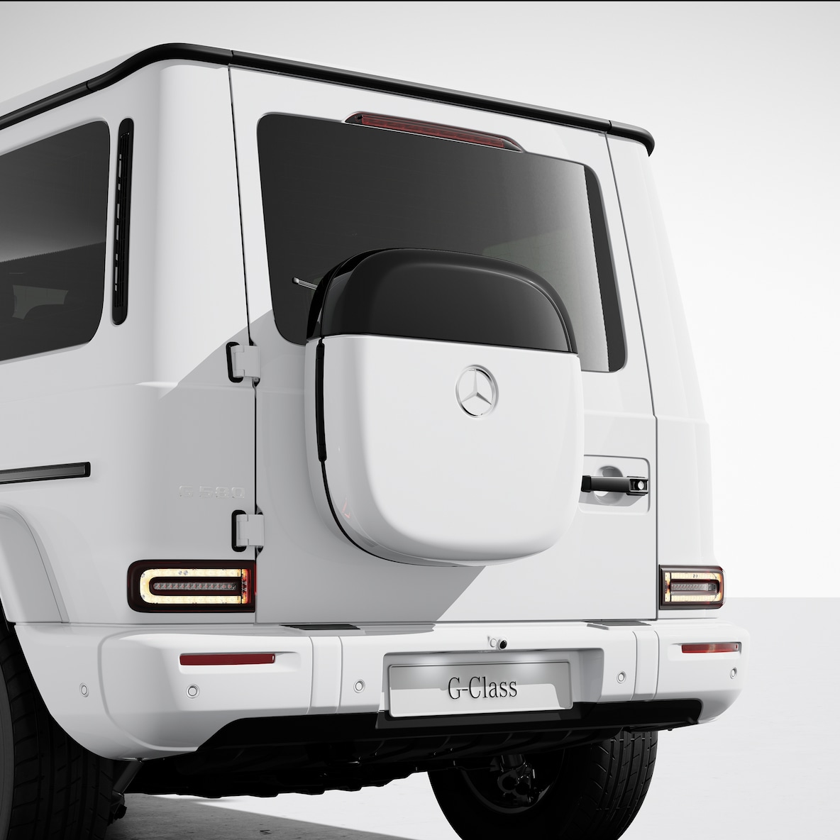 Designboksen på bagdøren af en Mercedes-Benz G 580 med EQ-teknologi.