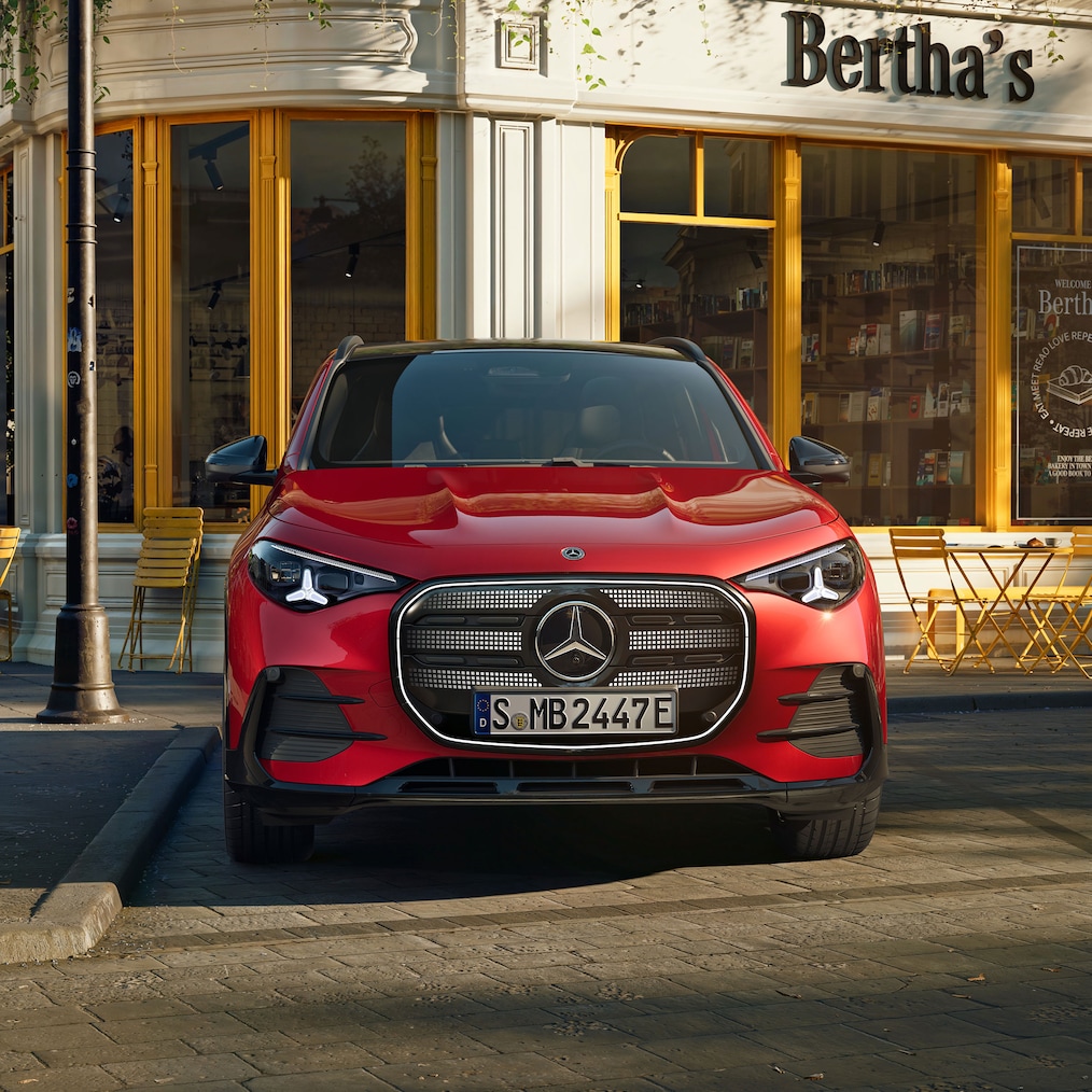 Den helt nye Mercedes-Benz GLA Electrics ikoniske kølergitter med oplyst panel.