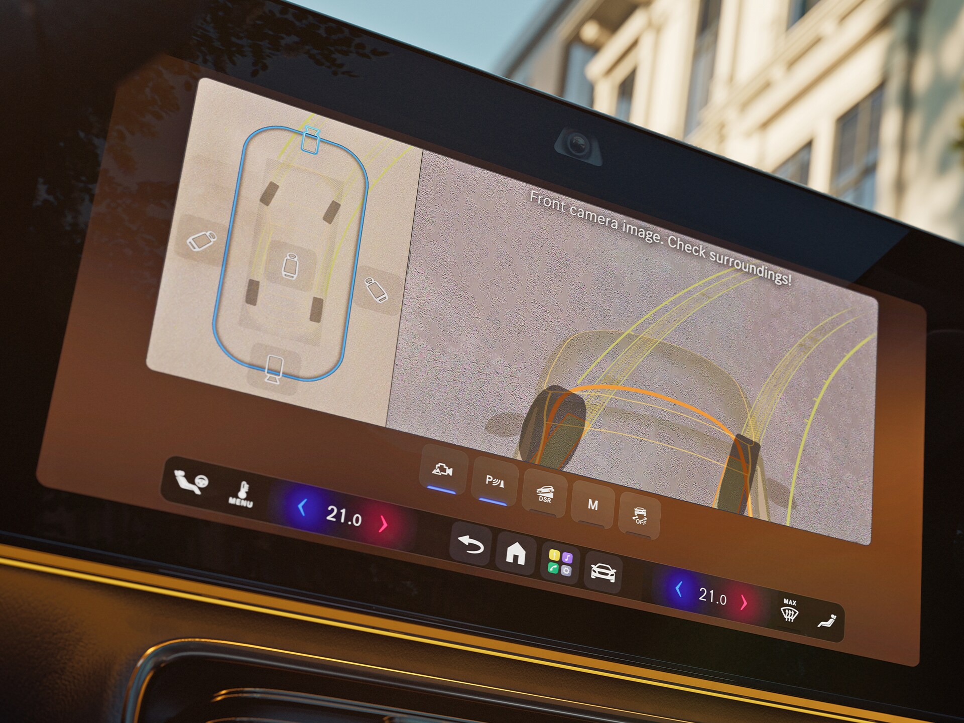 Den transparent motorhjelm på den helt nye Mercedes-Benz GLA.