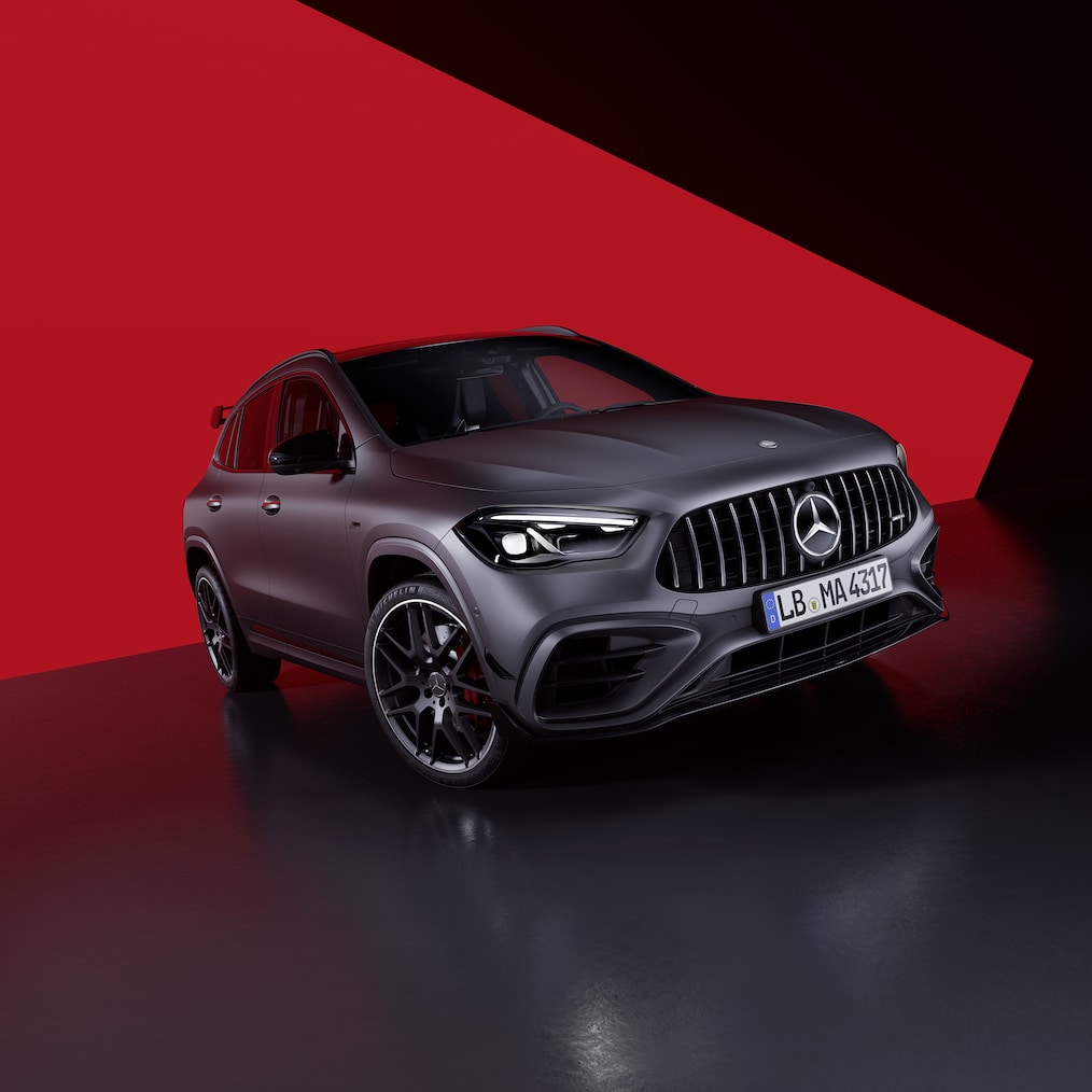 Mercedes-AMG GLA 45 S 4MATIC+ set skråt forfra.